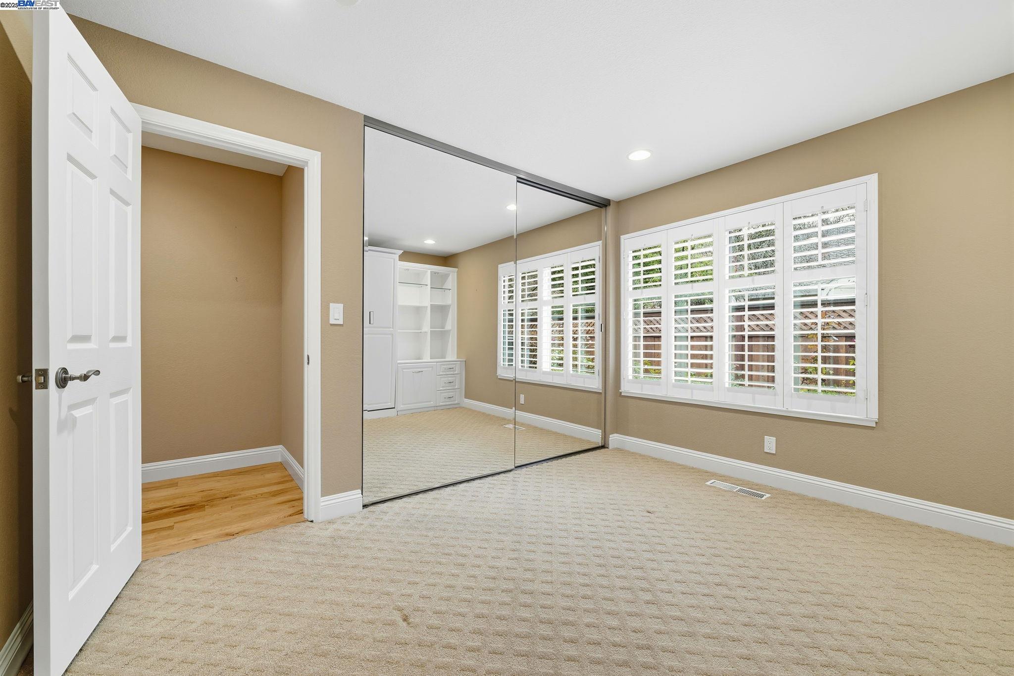 66 Oakridge Ct