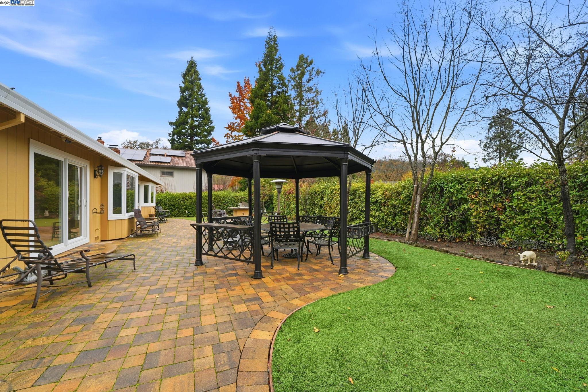 66 Oakridge Ct
