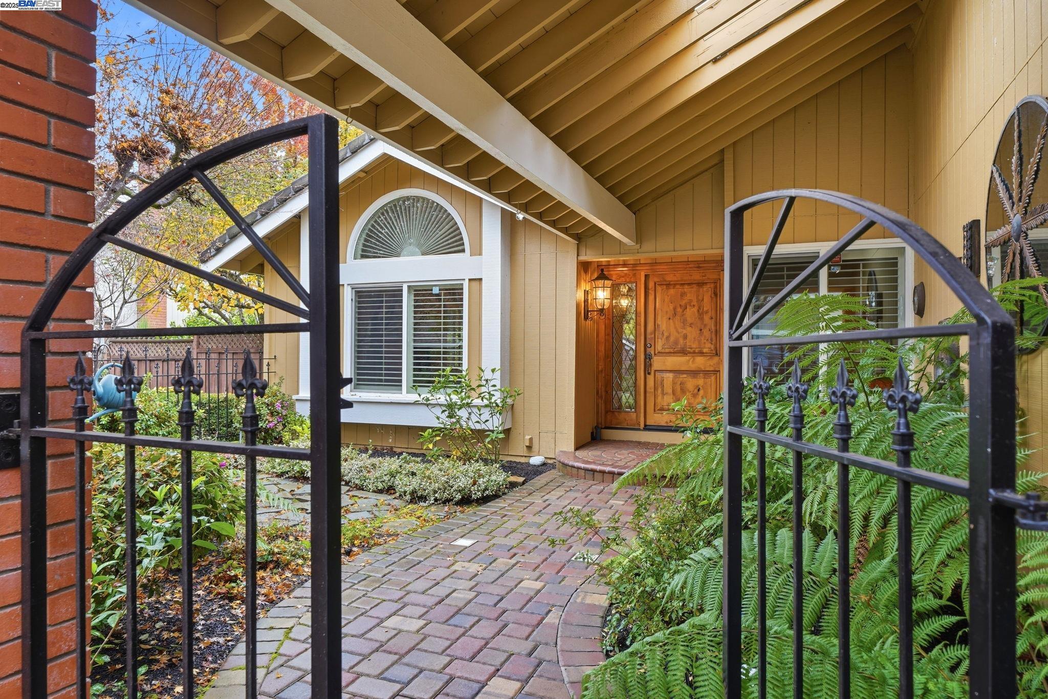 66 Oakridge Ct