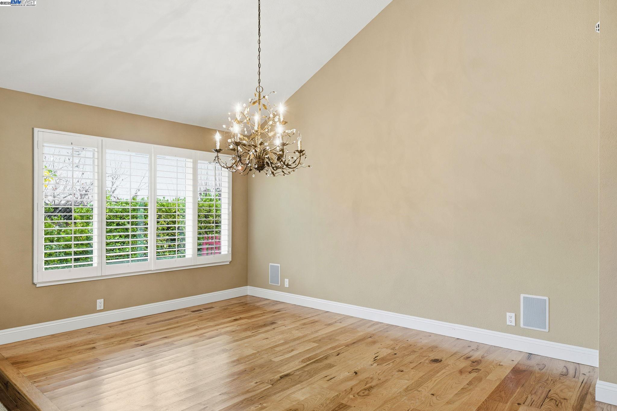 66 Oakridge Ct