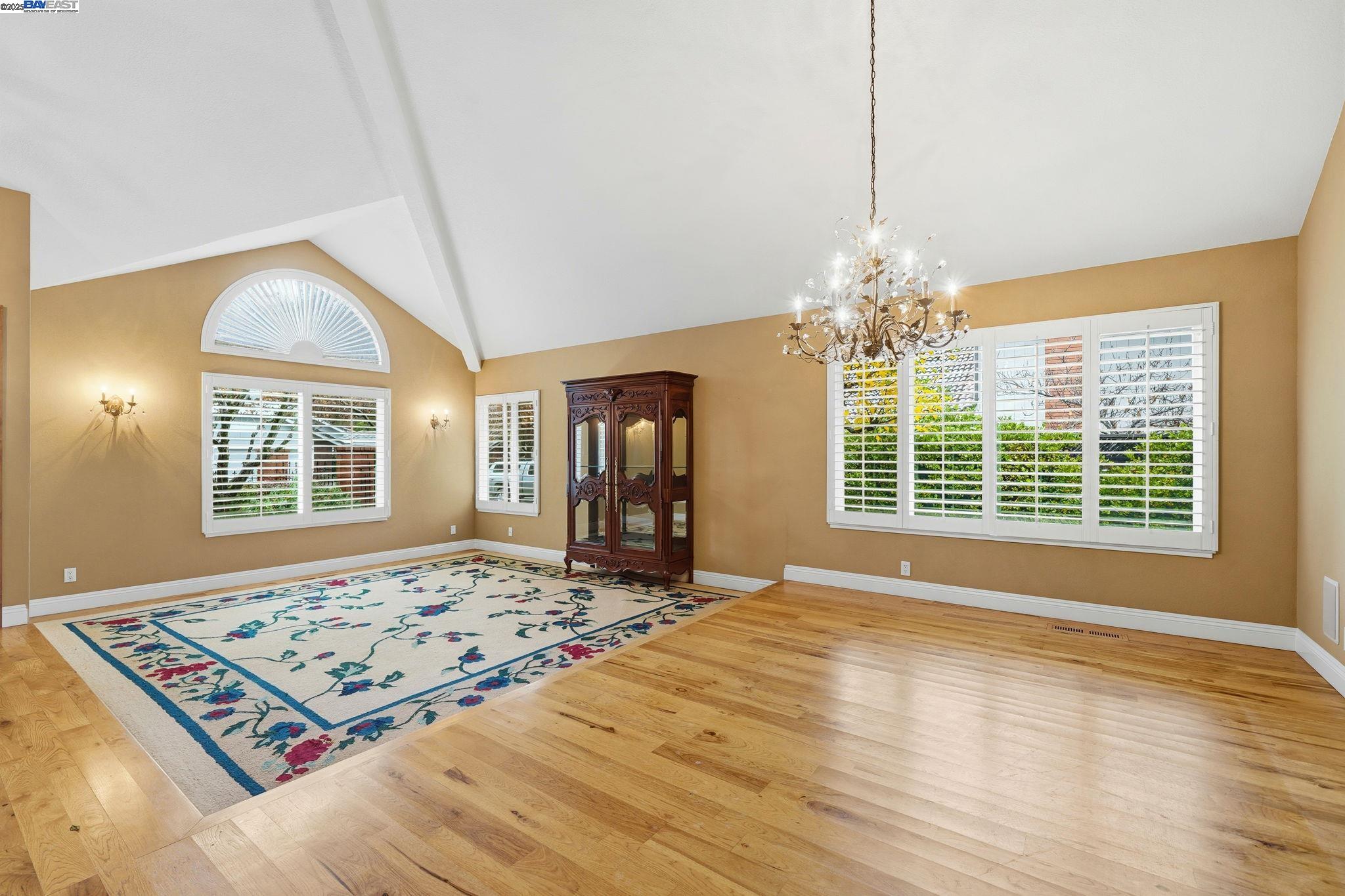 66 Oakridge Ct