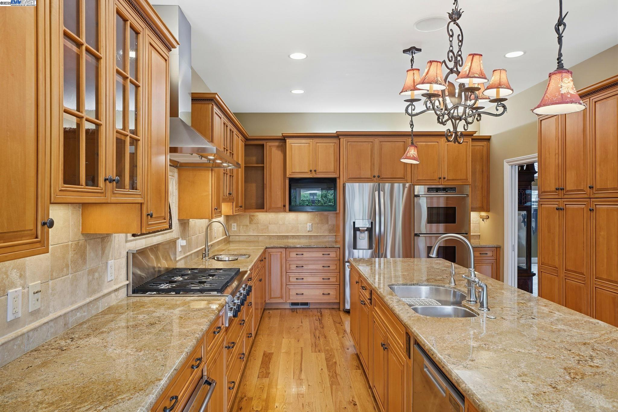 66 Oakridge Ct