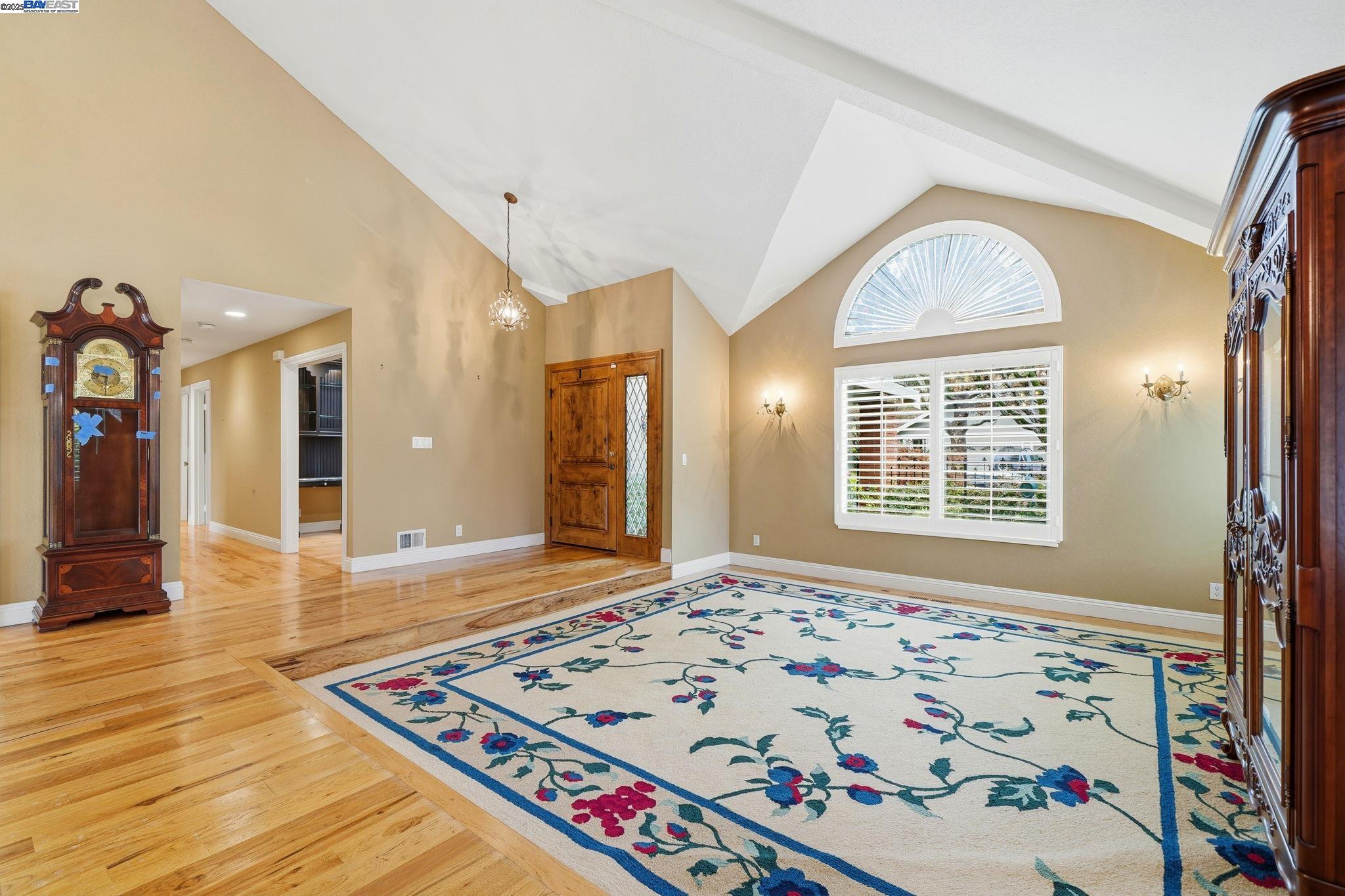 66 Oakridge Ct
