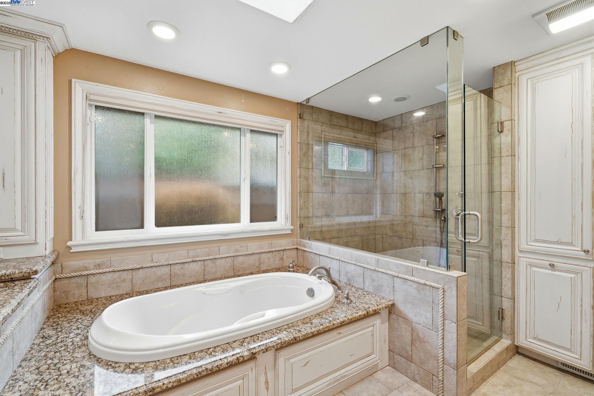 66 Oakridge Ct