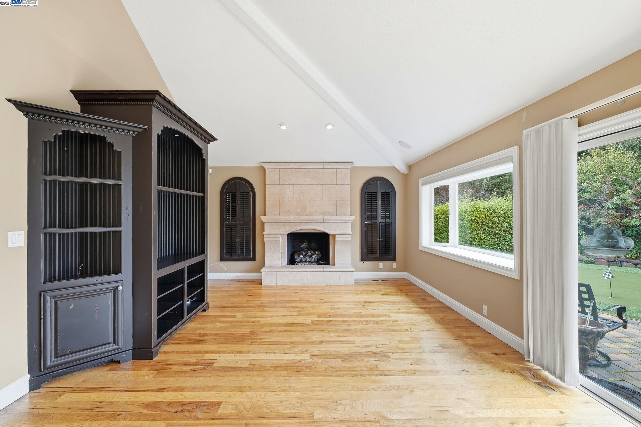 66 Oakridge Ct