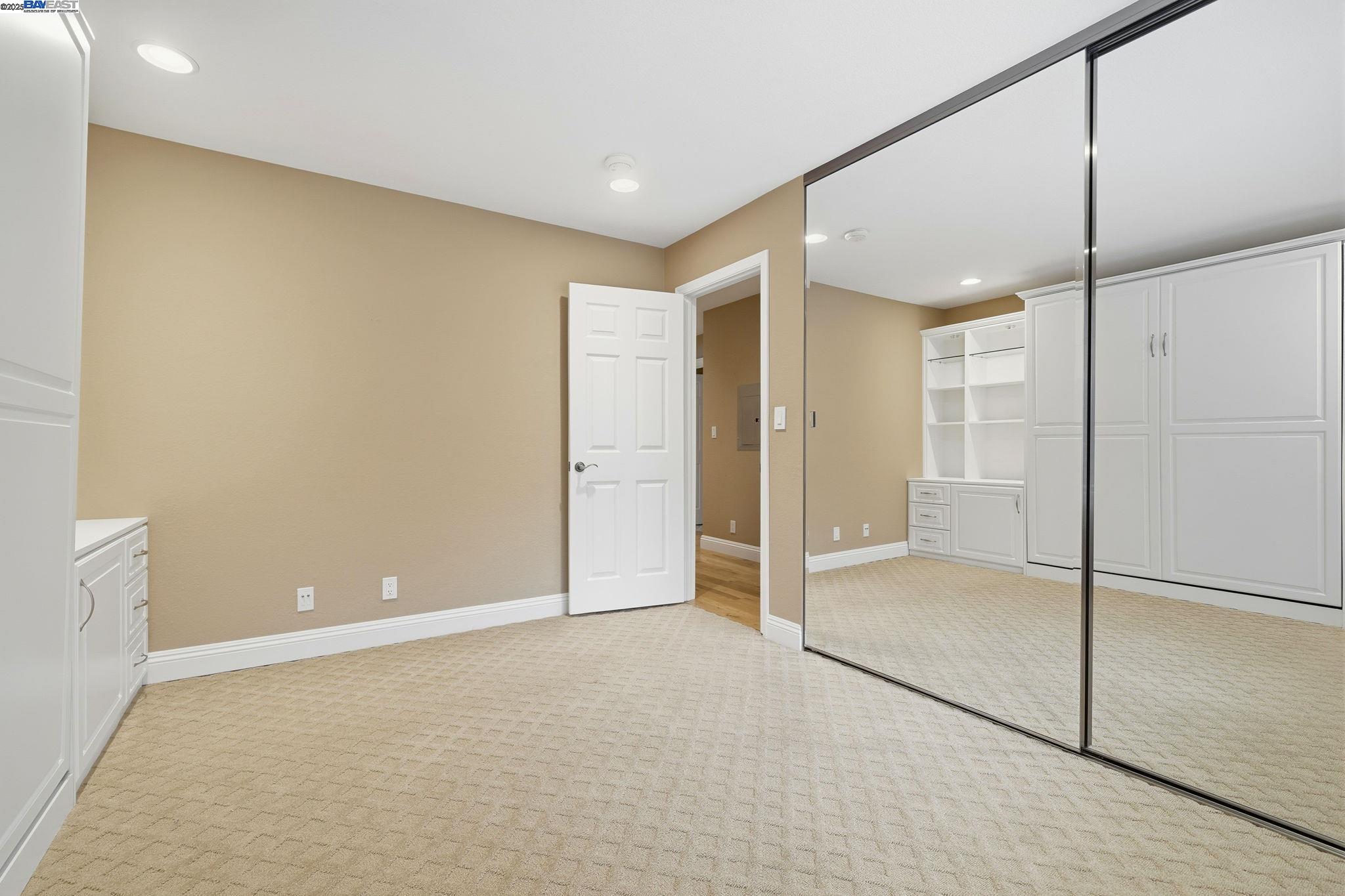 66 Oakridge Ct