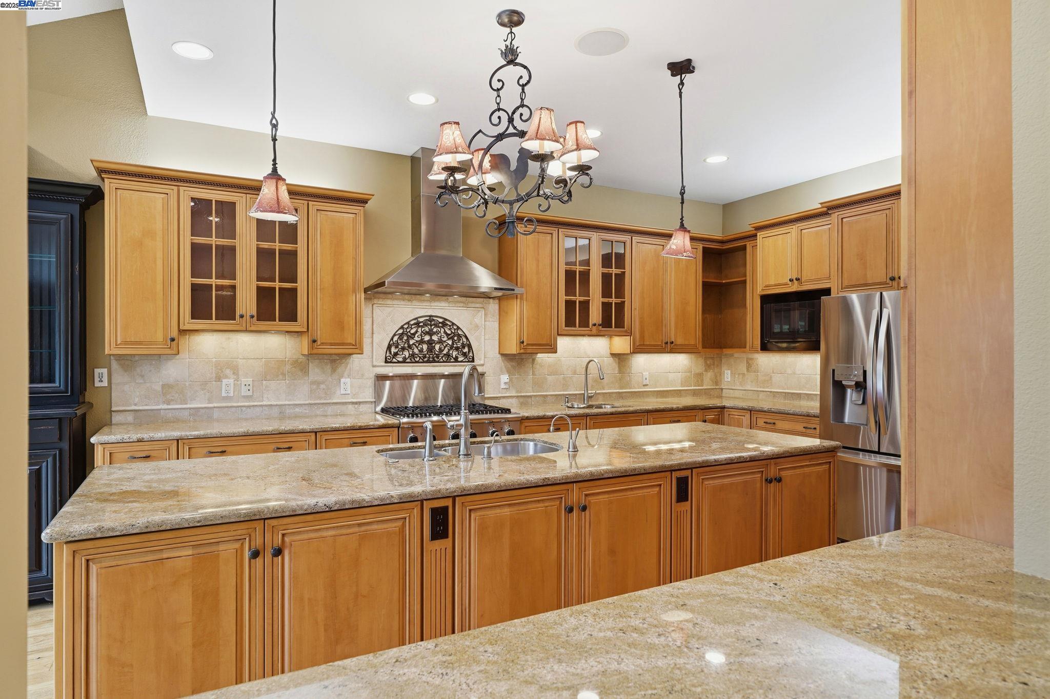 66 Oakridge Ct