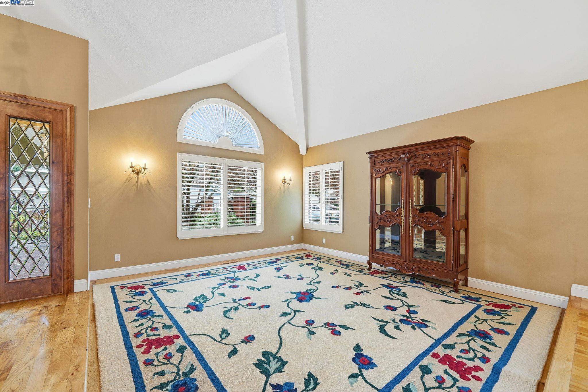 66 Oakridge Ct