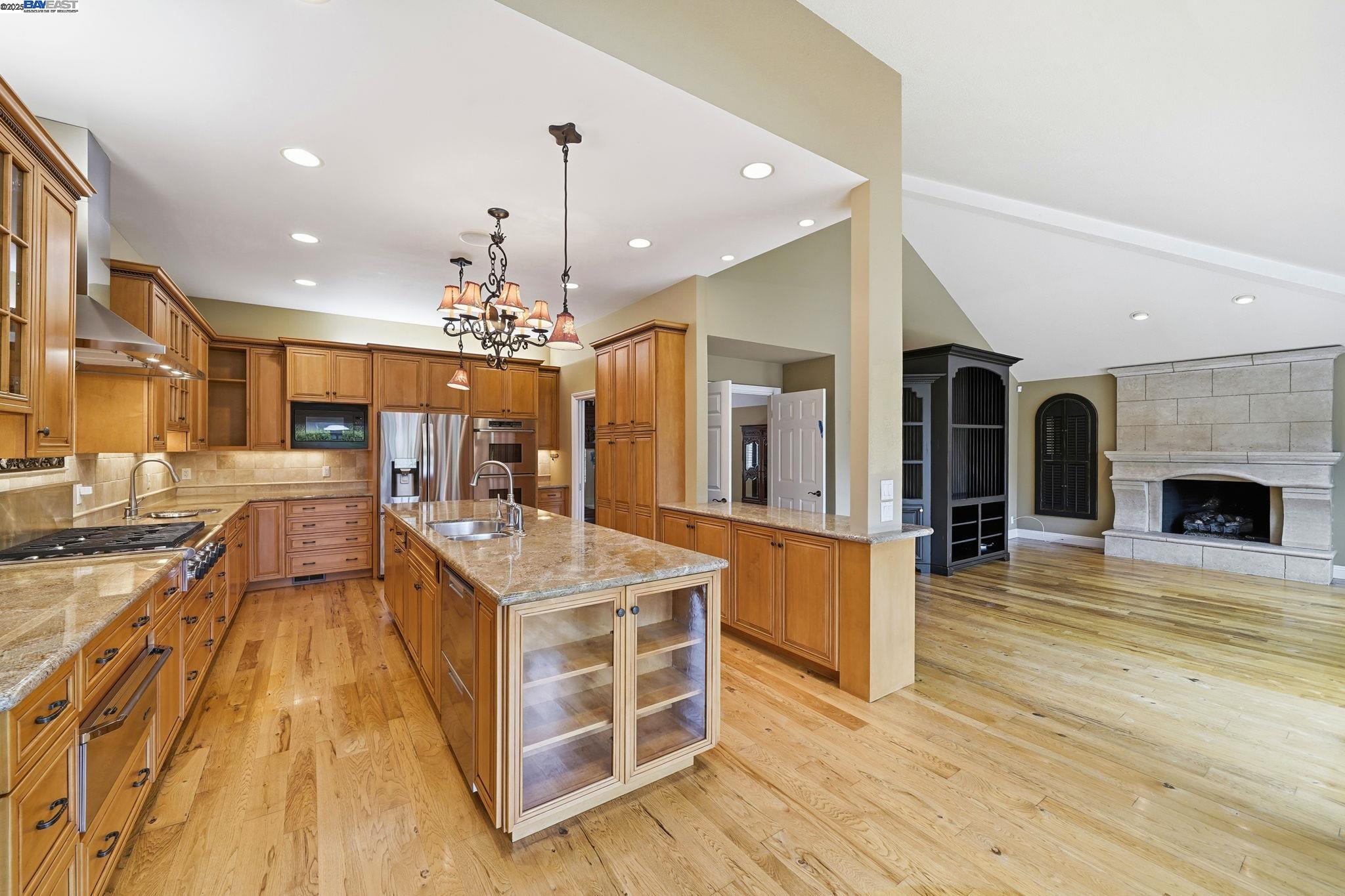 66 Oakridge Ct