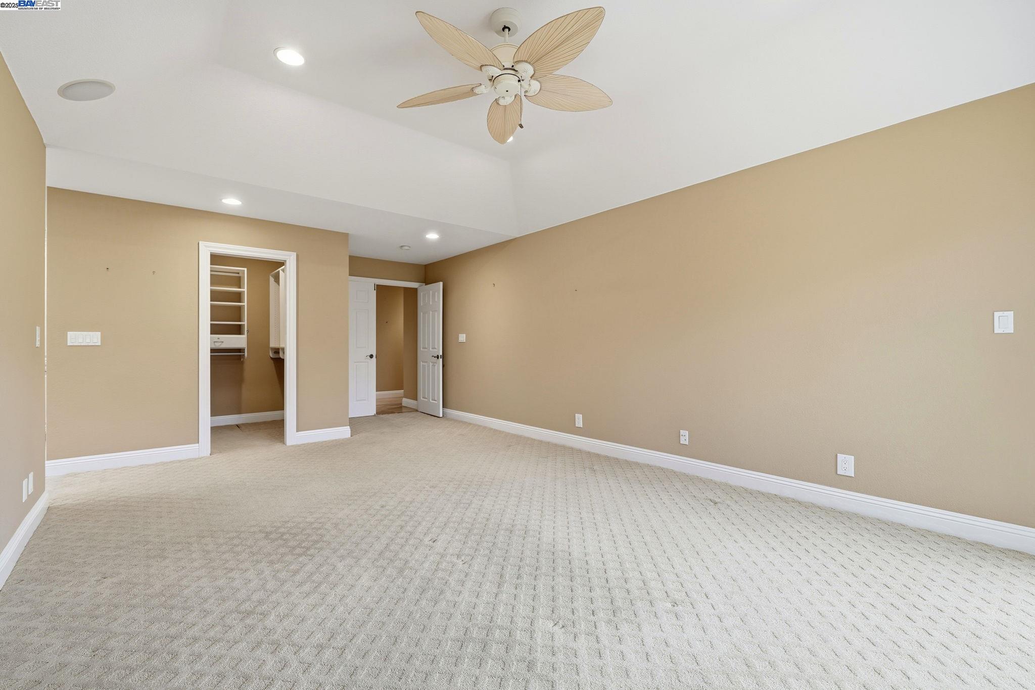 66 Oakridge Ct