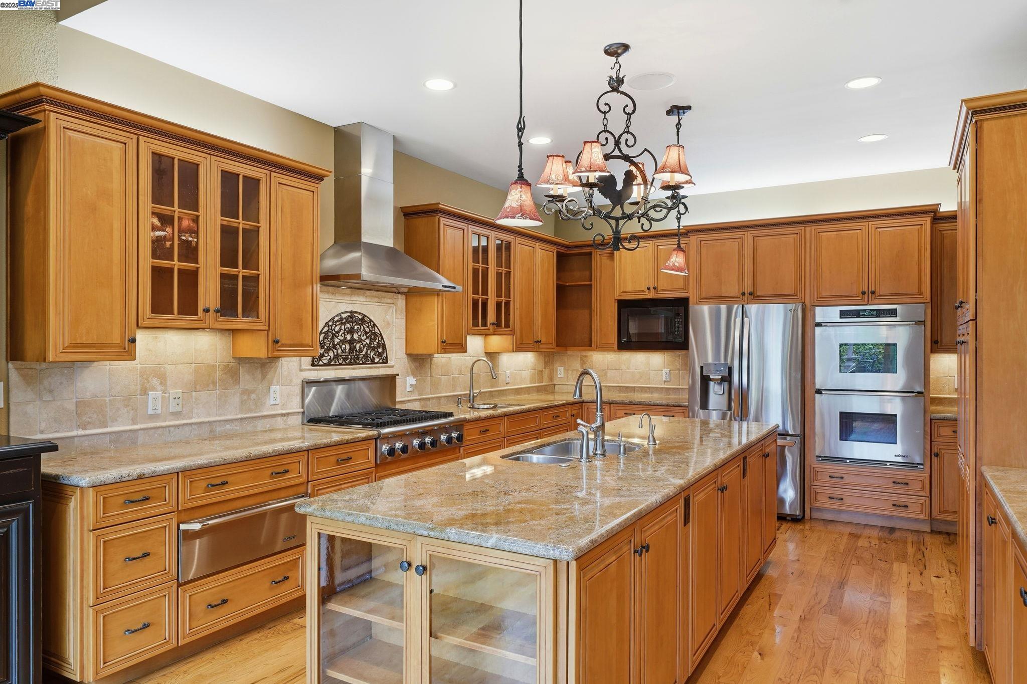 66 Oakridge Ct