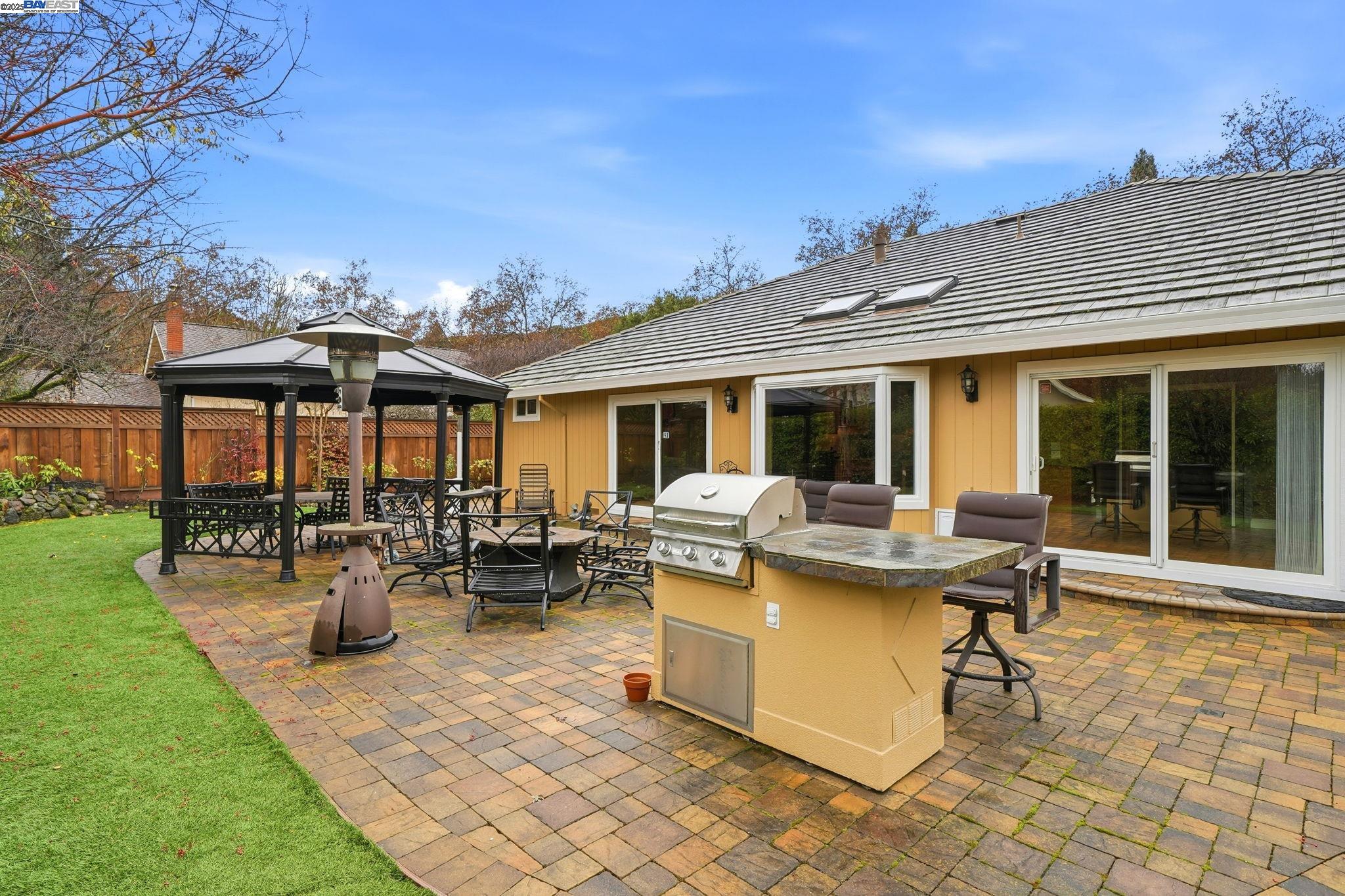 66 Oakridge Ct