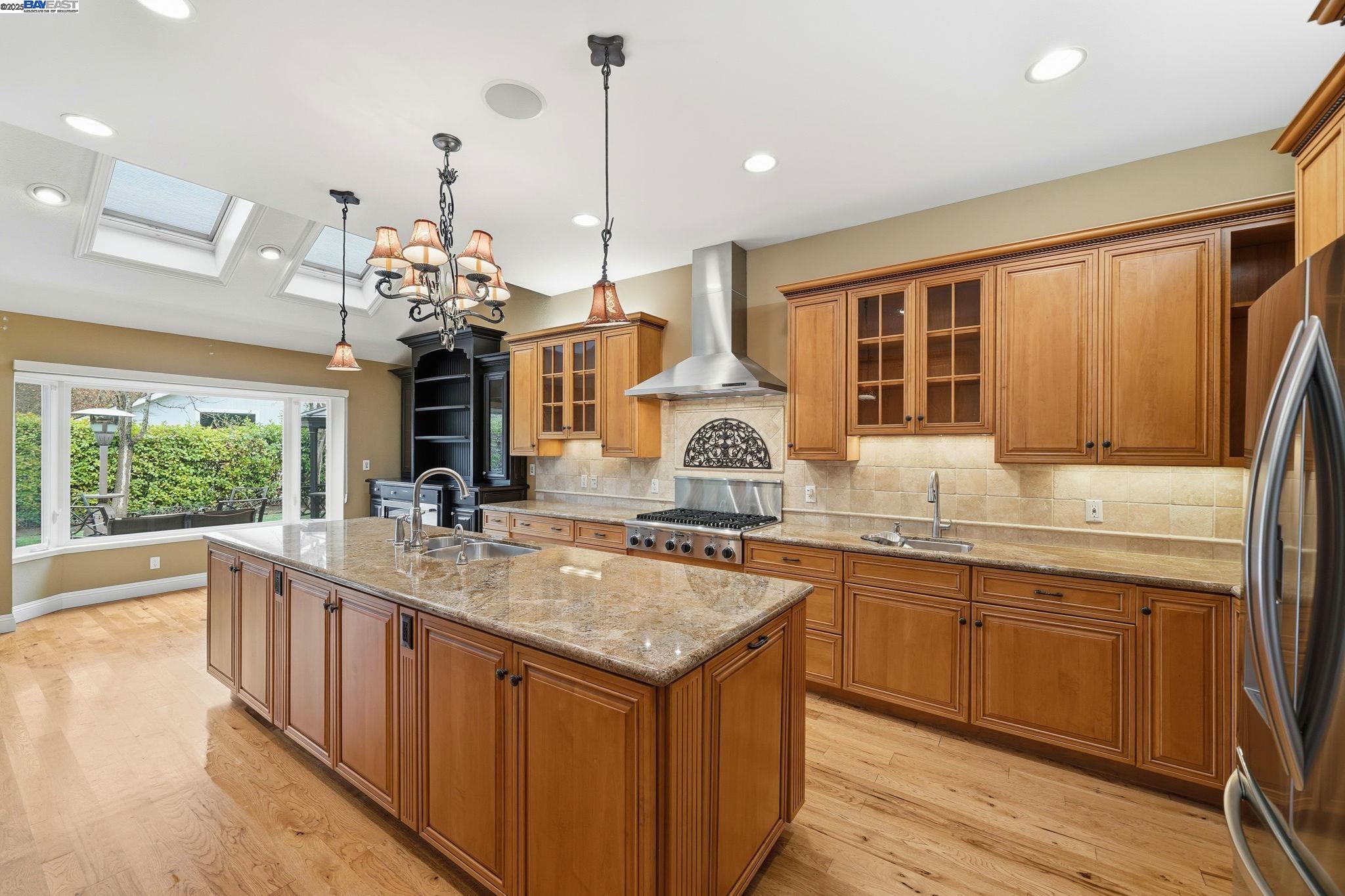 66 Oakridge Ct