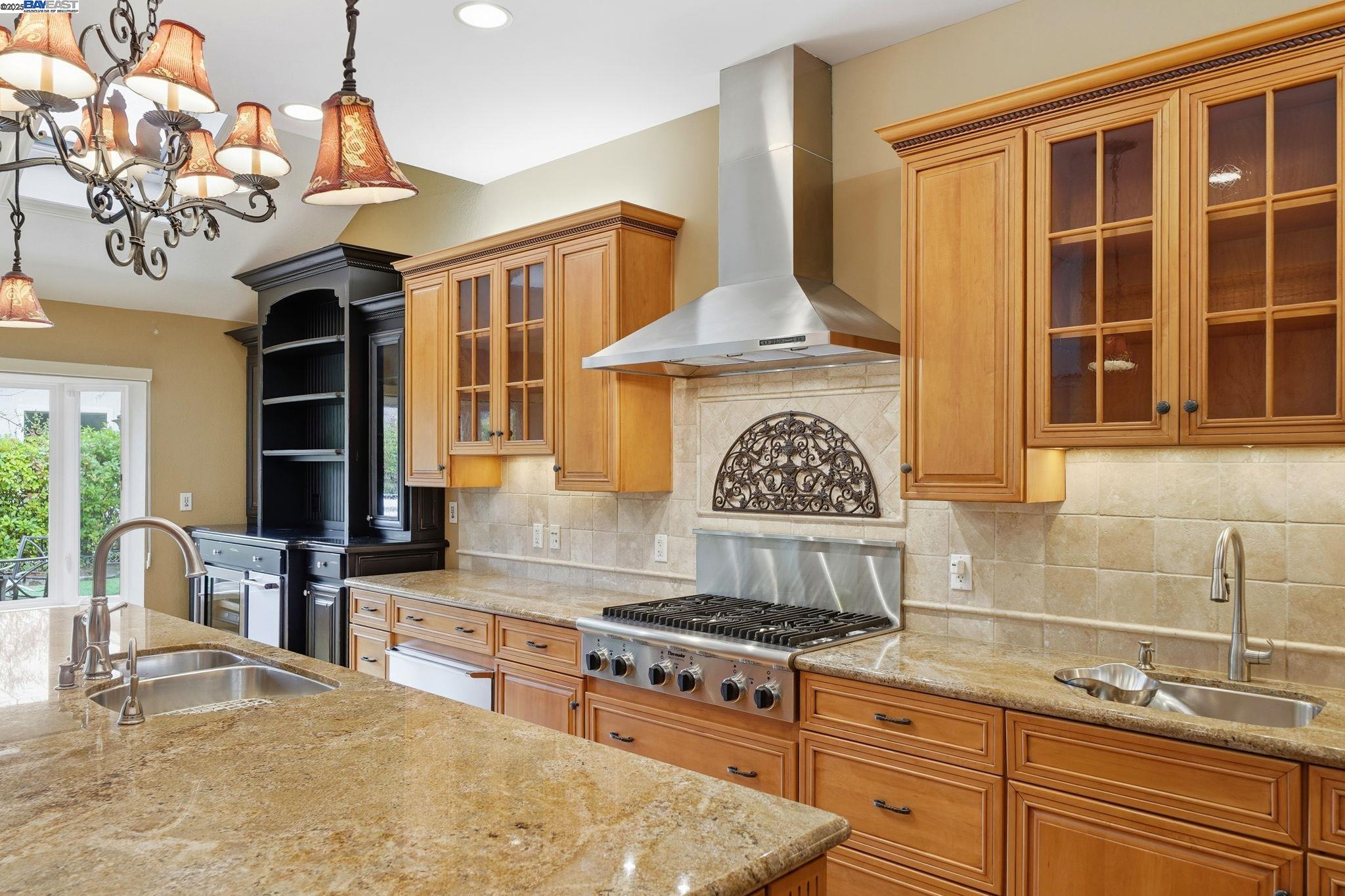 66 Oakridge Ct