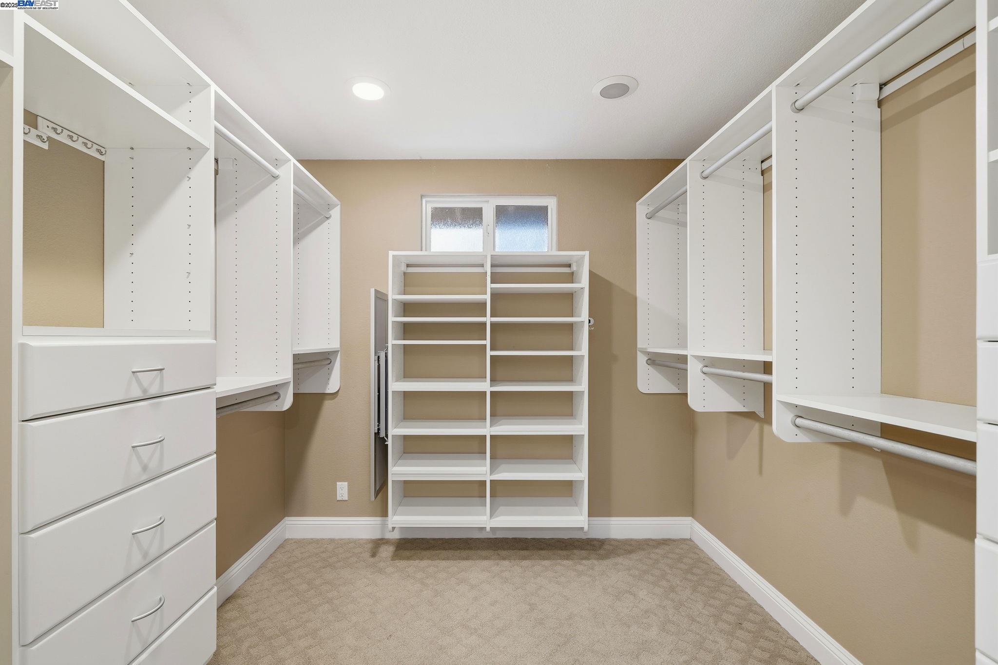 66 Oakridge Ct