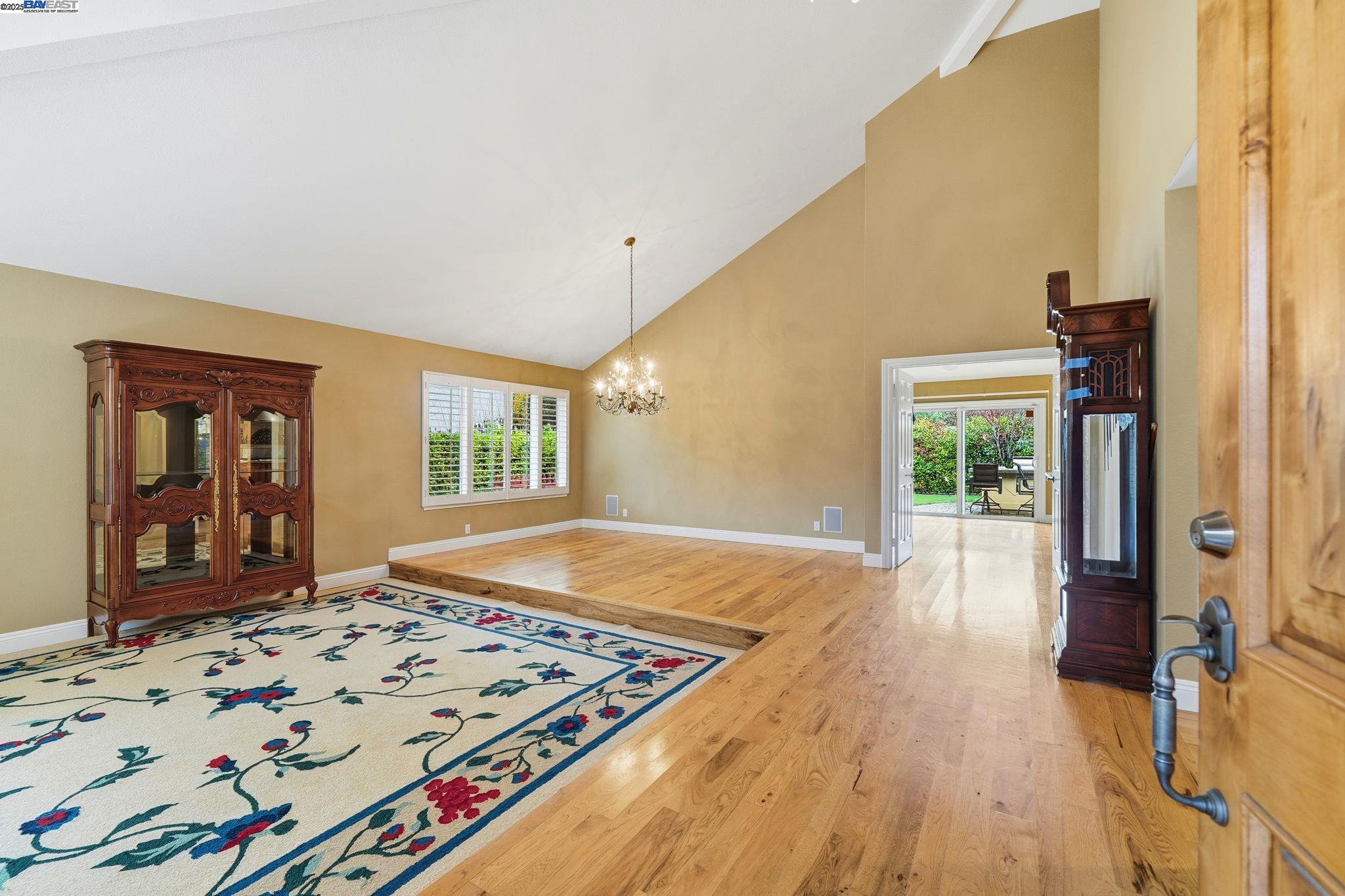 66 Oakridge Ct