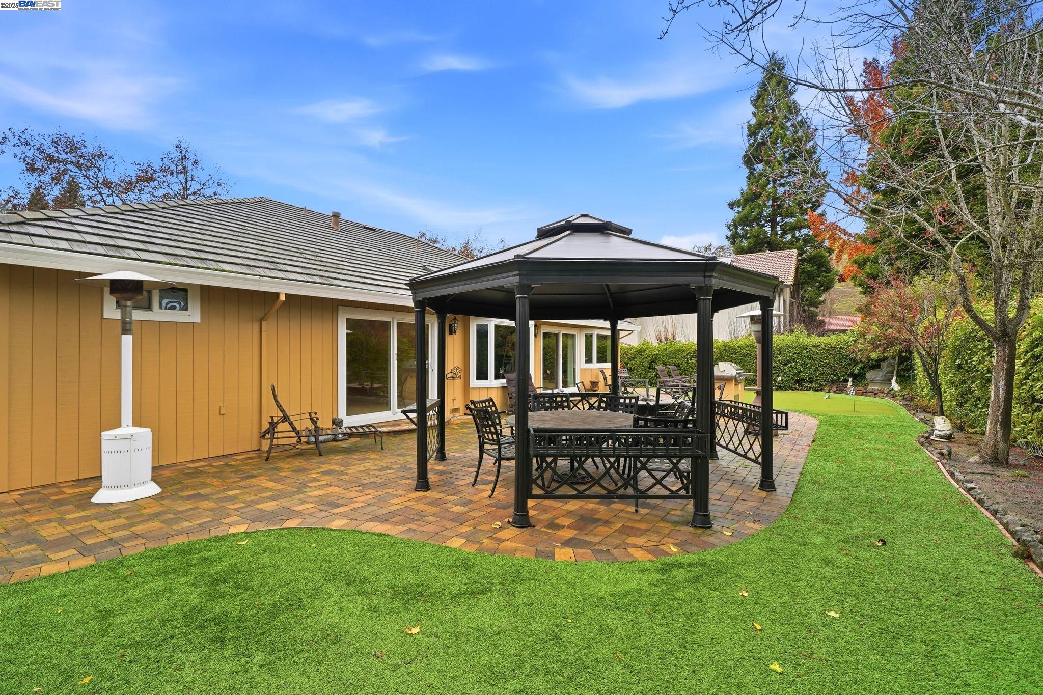 66 Oakridge Ct