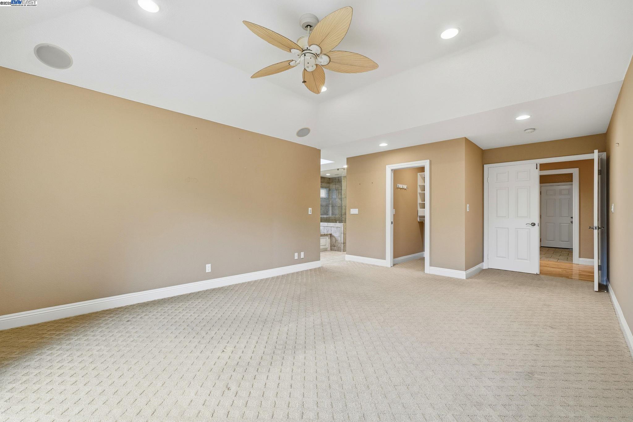 66 Oakridge Ct
