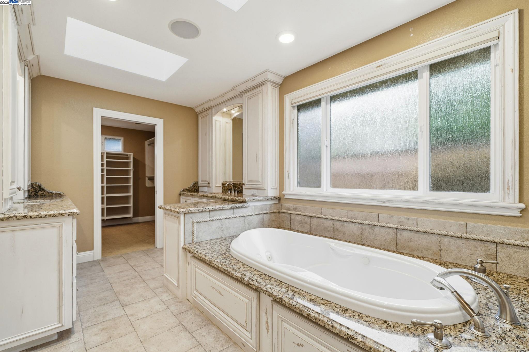 66 Oakridge Ct
