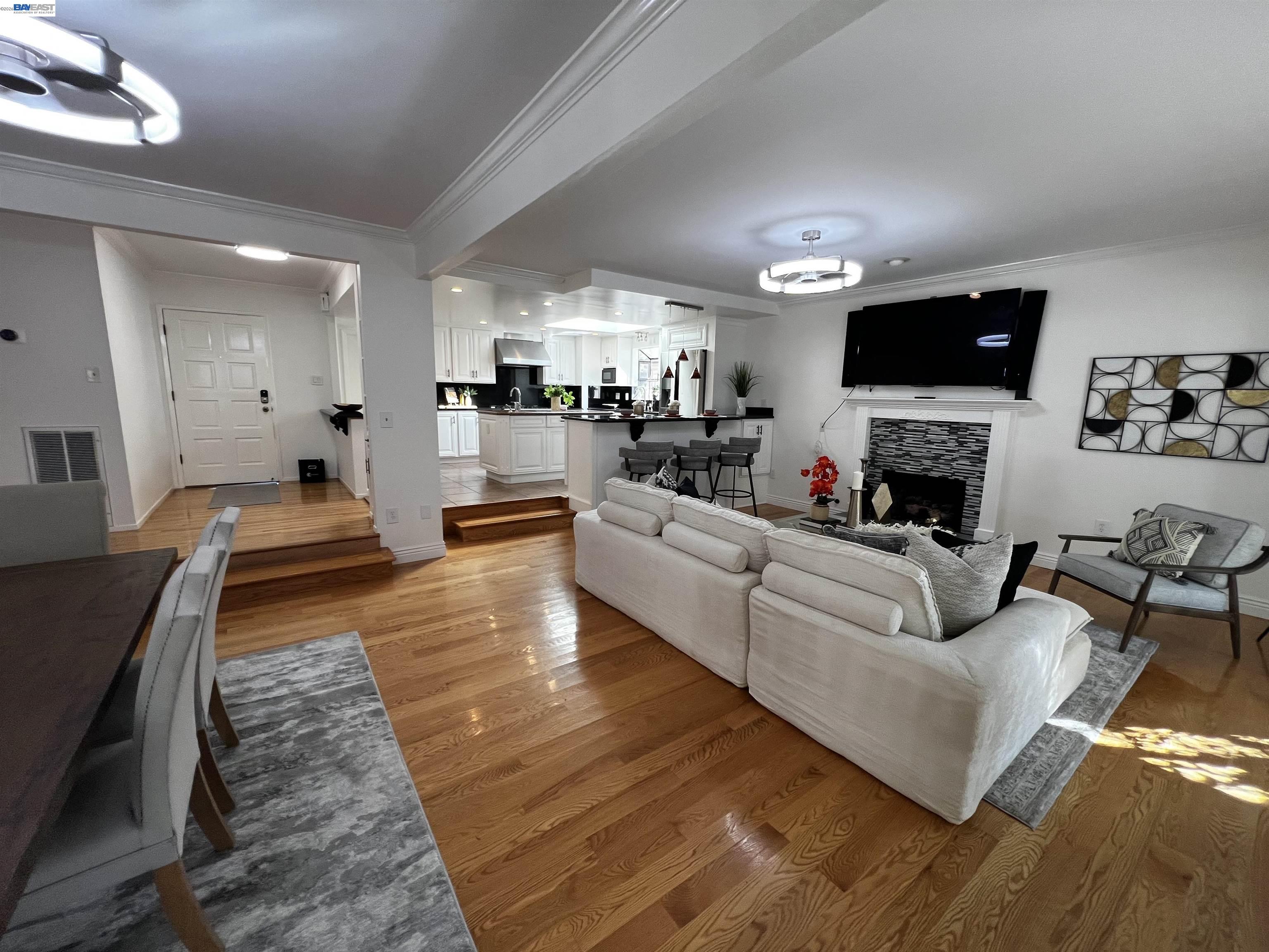 4347 San Juan Ave