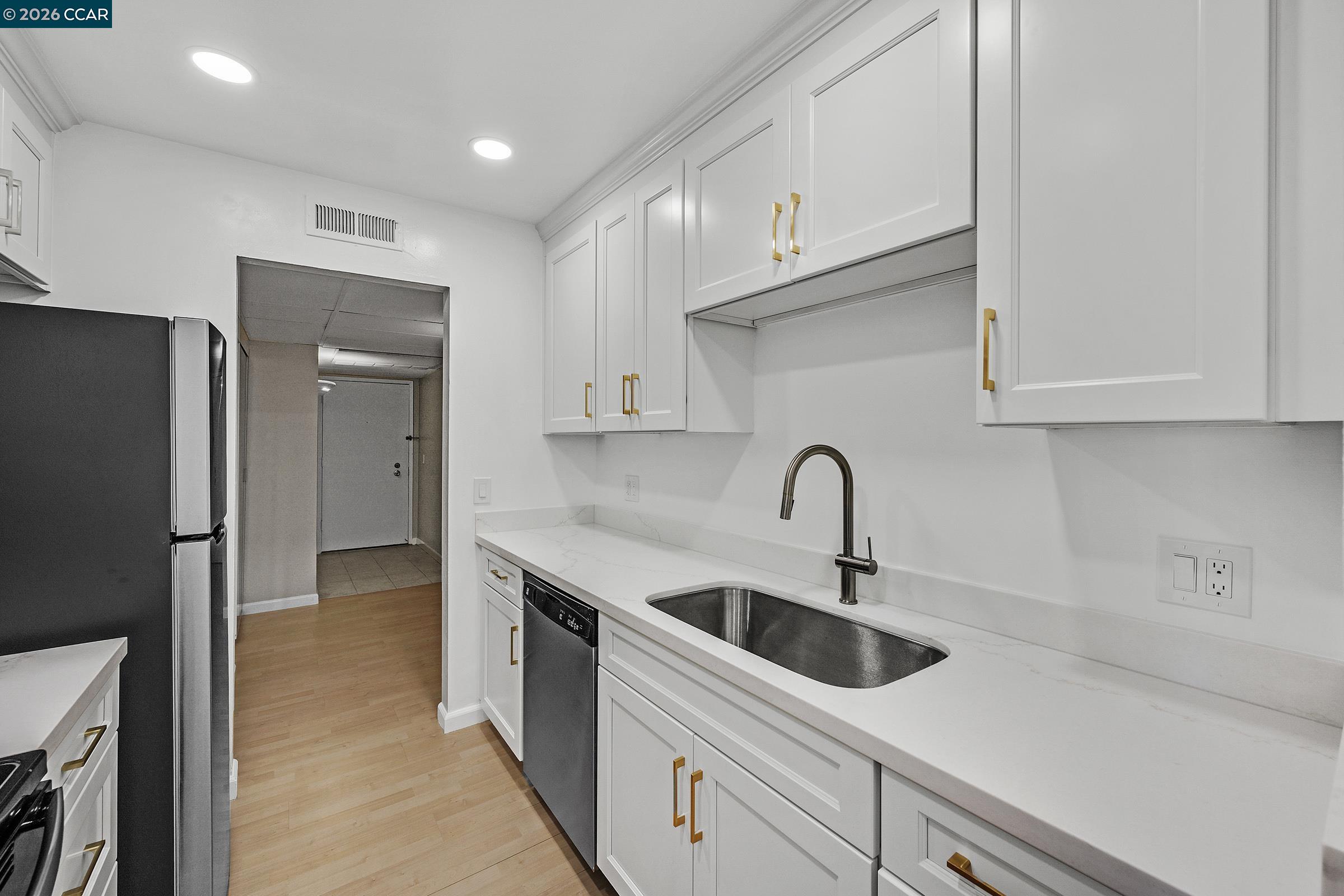 420 N Civic Dr # 403