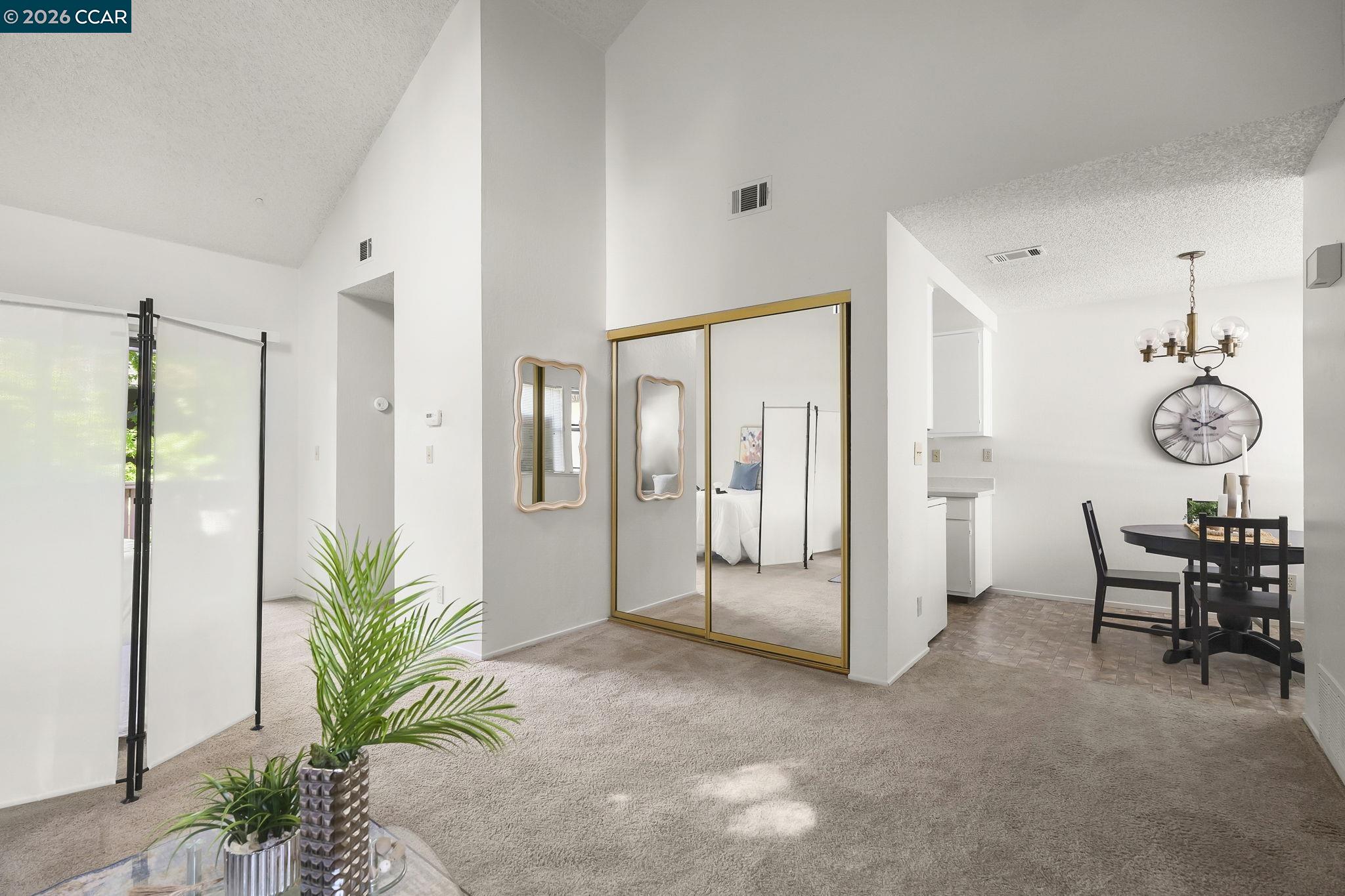 833 Camelback Pl