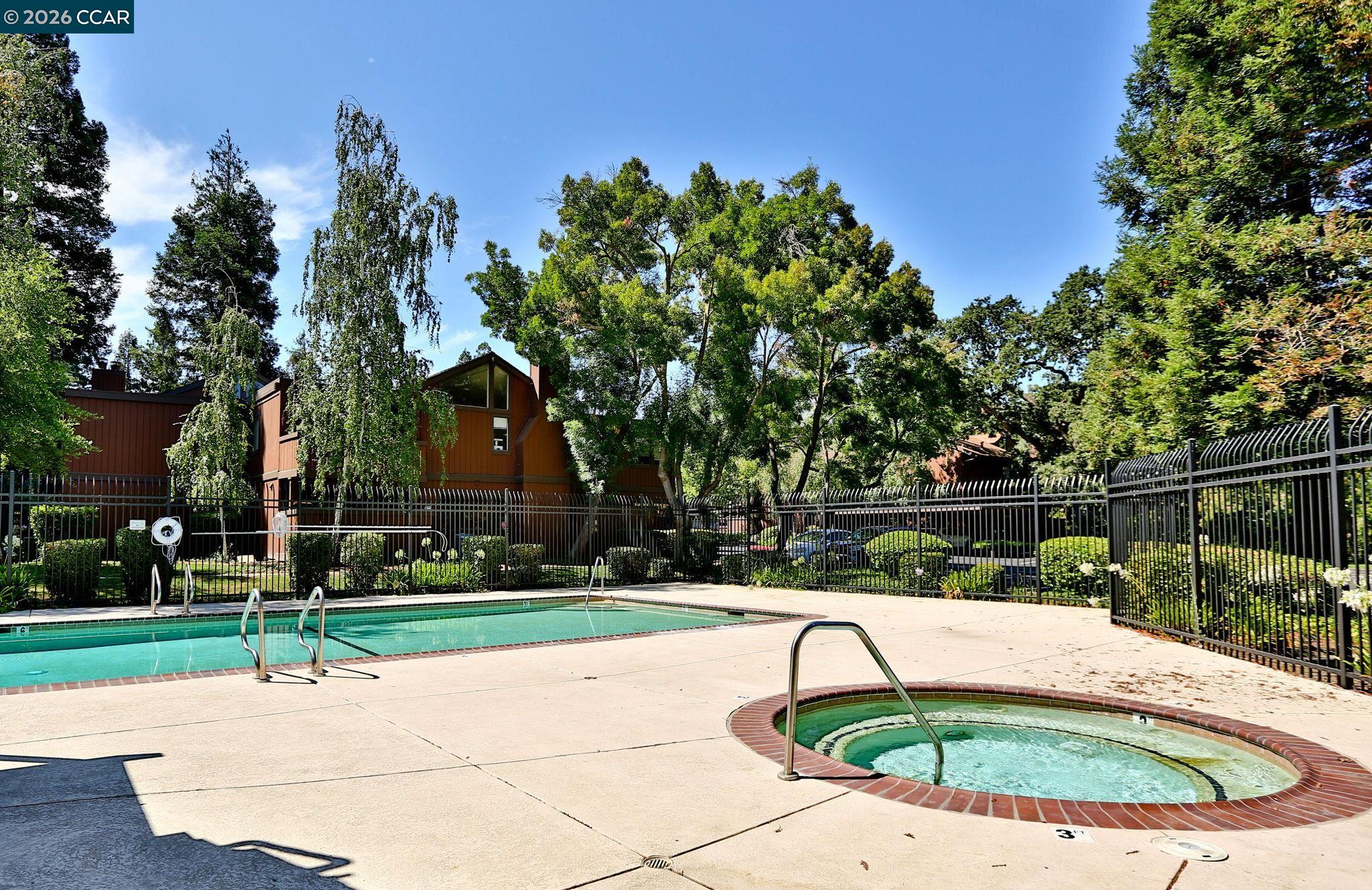 833 Camelback Pl