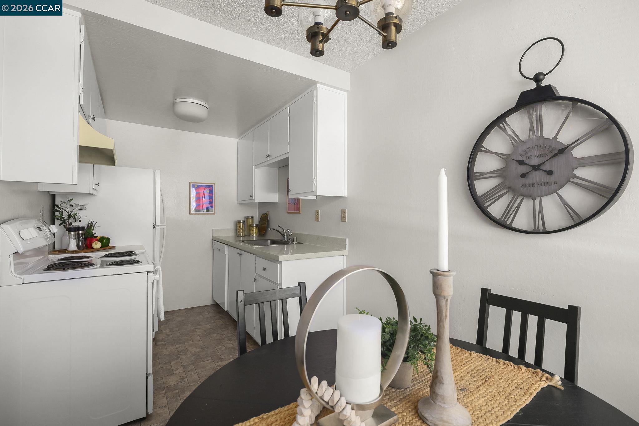 833 Camelback Pl