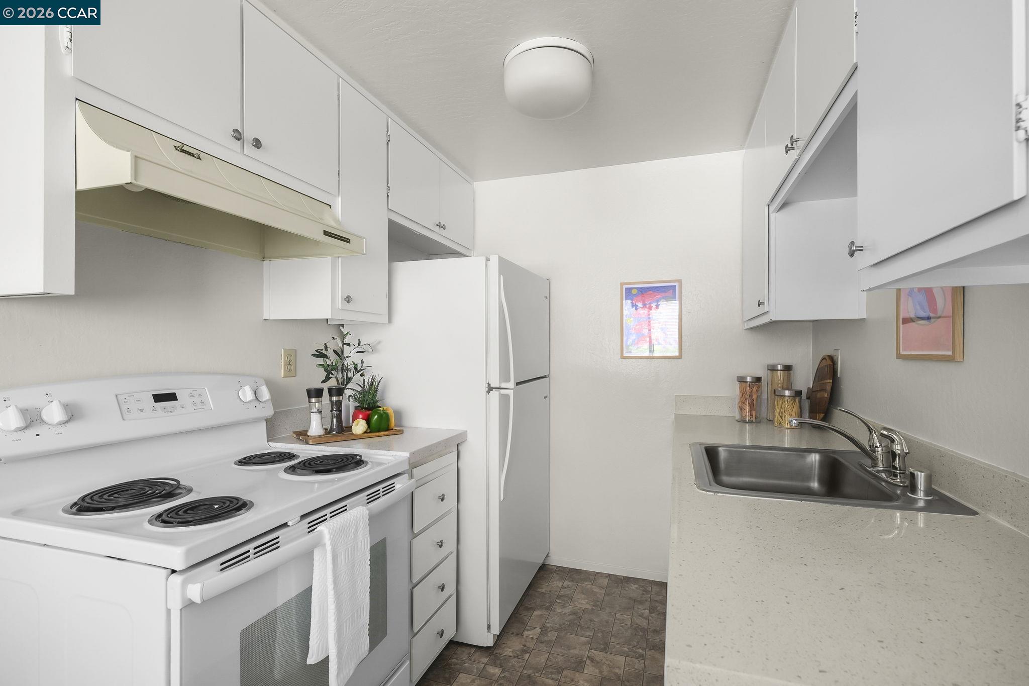 833 Camelback Pl
