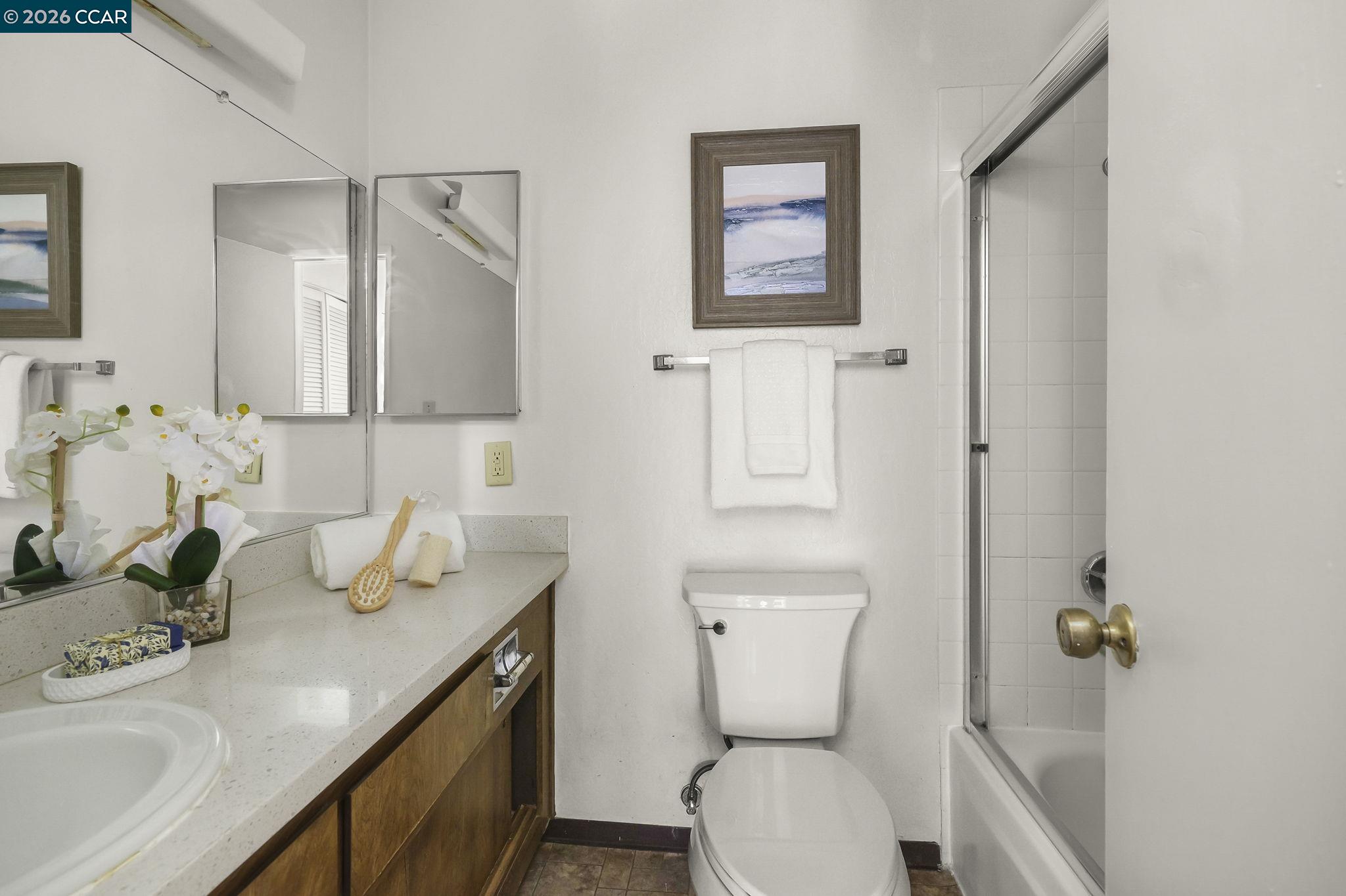 833 Camelback Pl