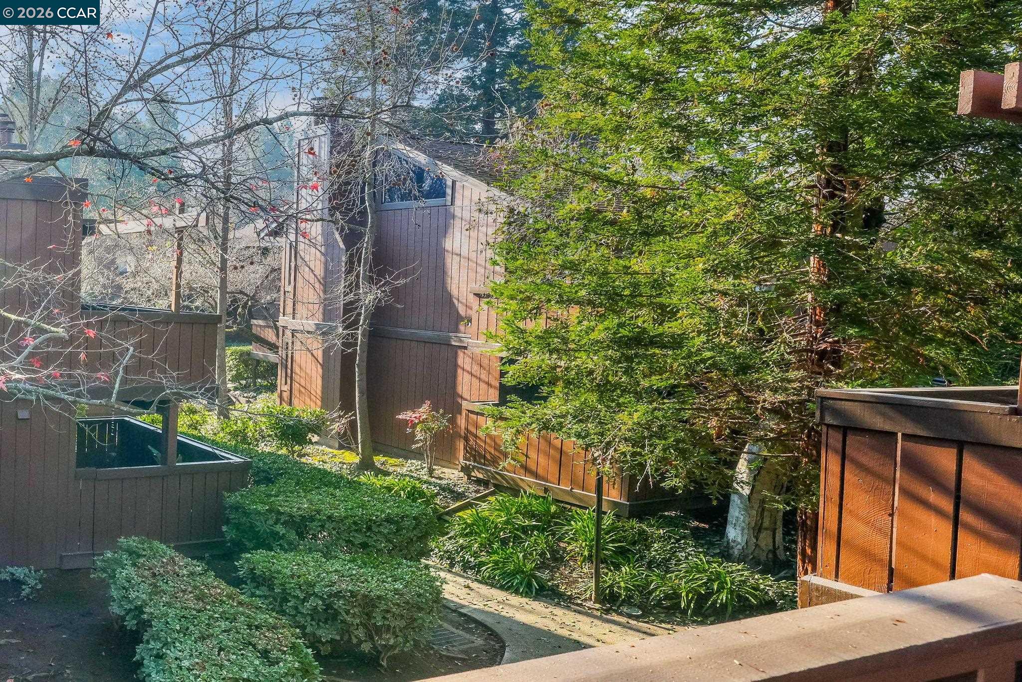 833 Camelback Pl