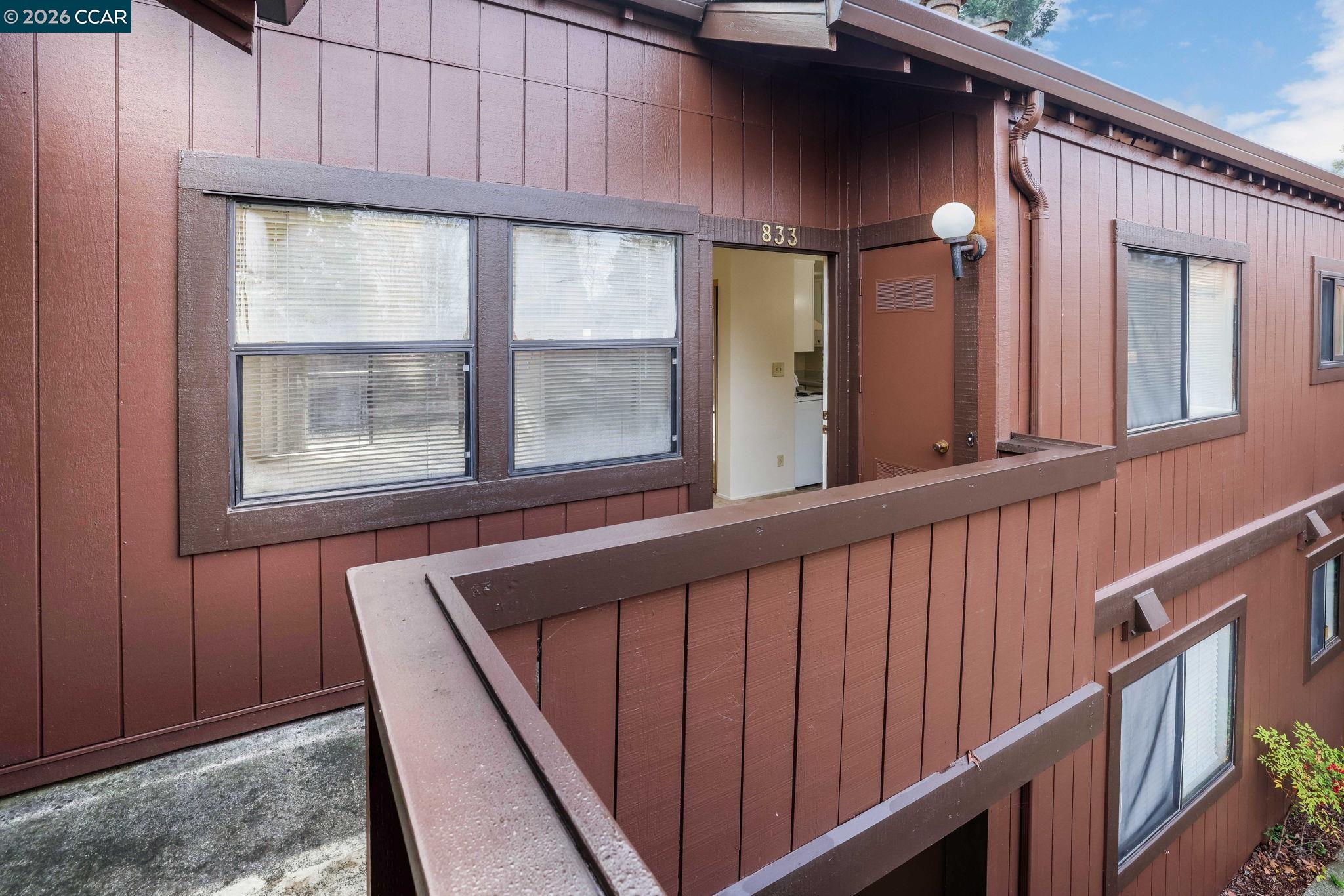 833 Camelback Pl
