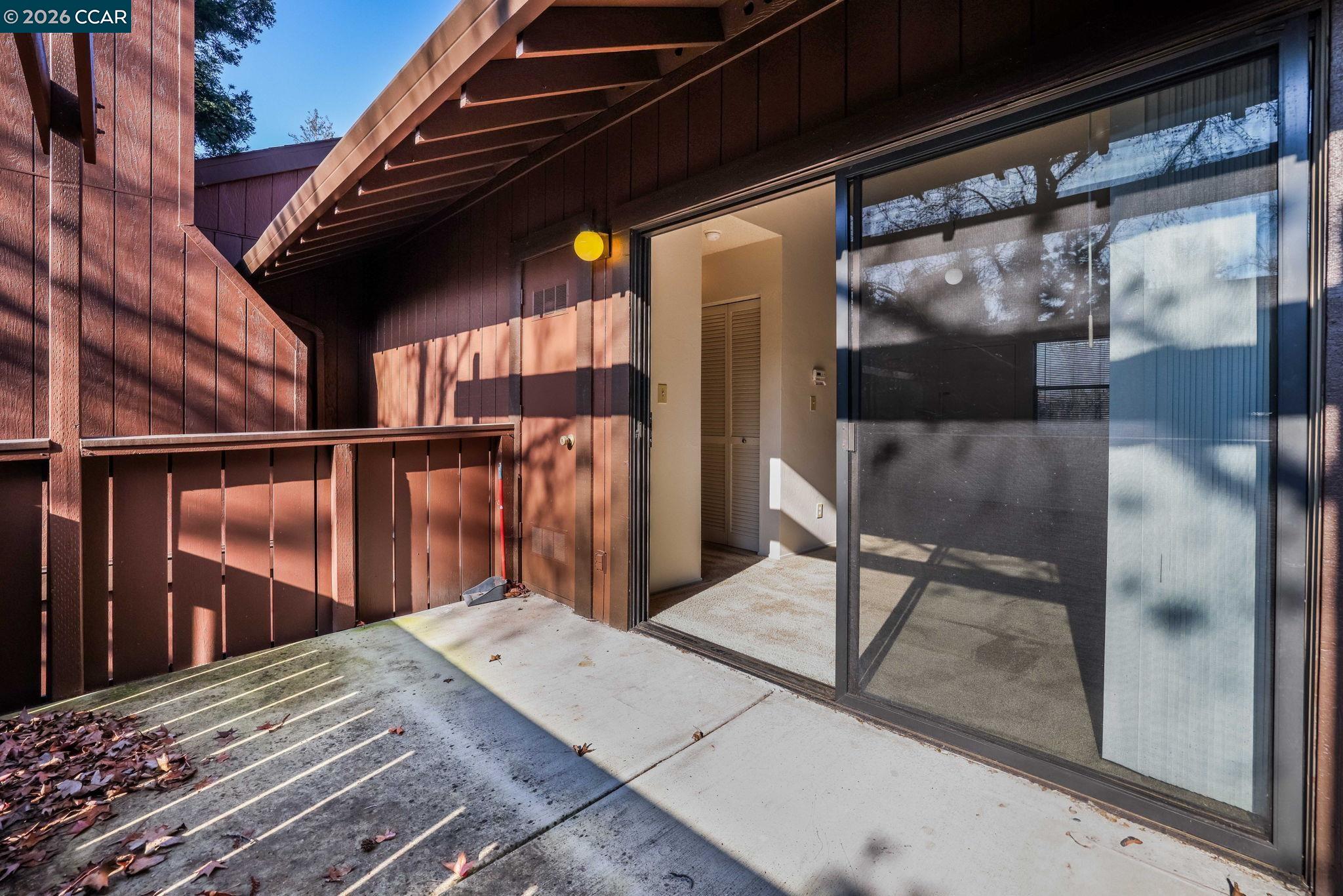 833 Camelback Pl