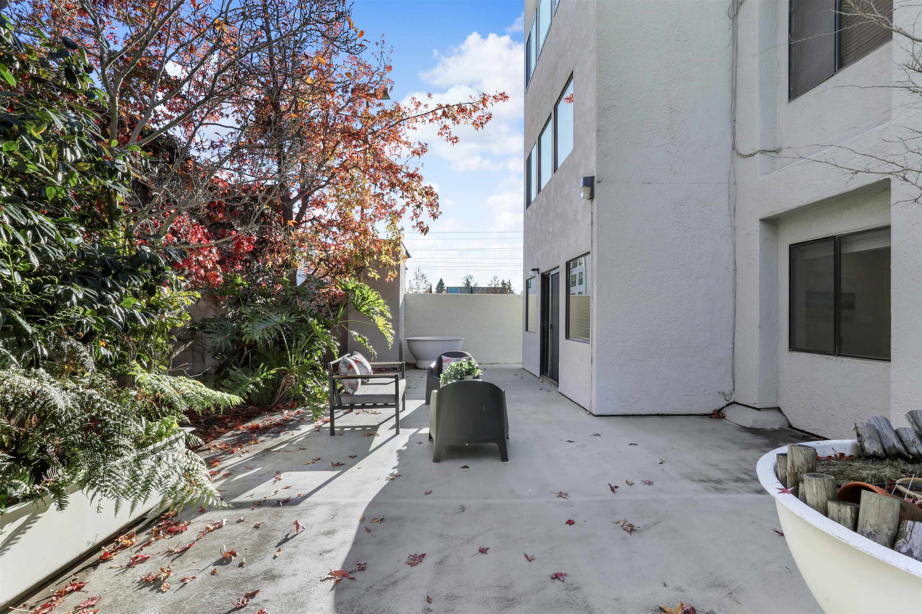 320 Peninsula Ave # 107