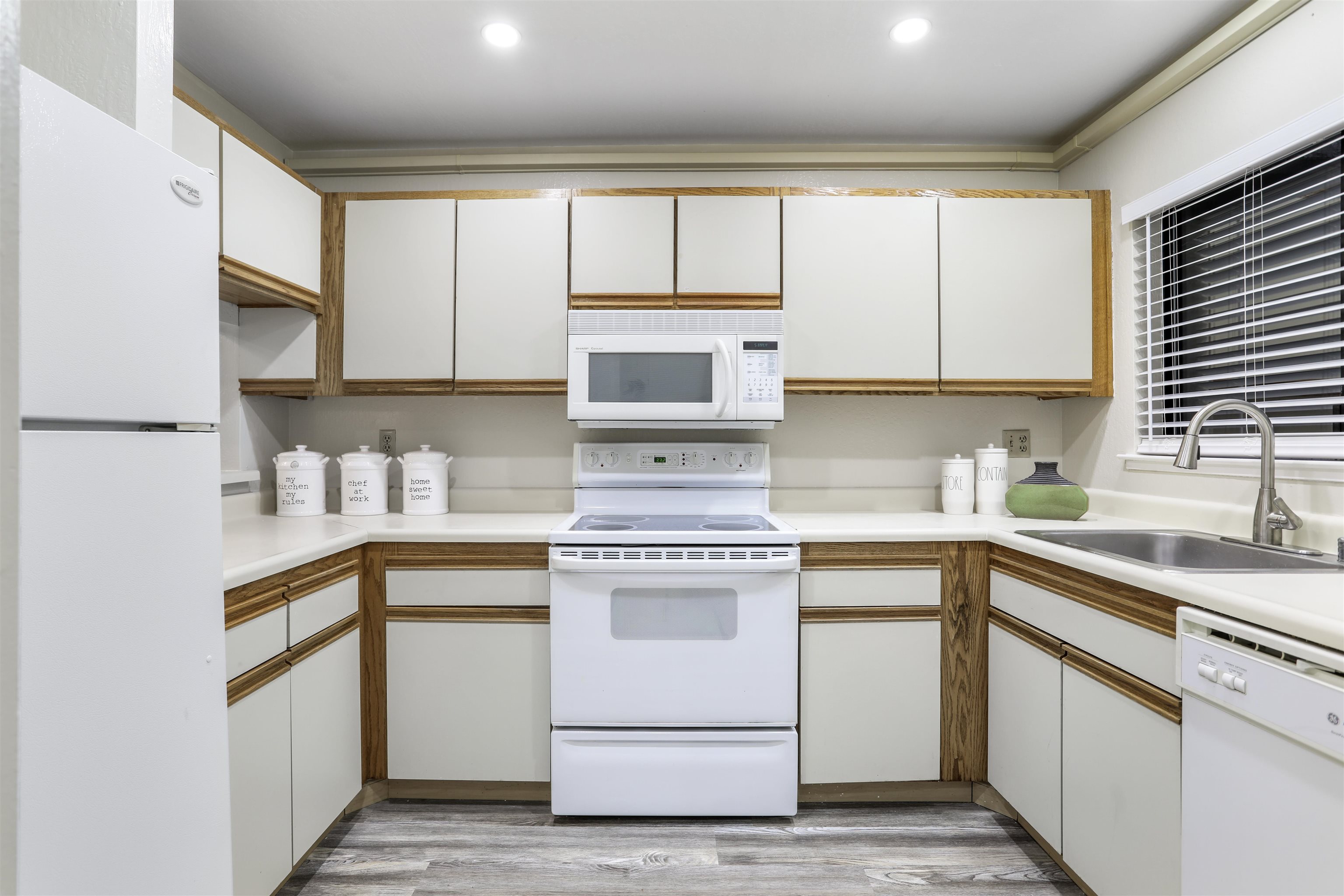 320 Peninsula Ave # 107