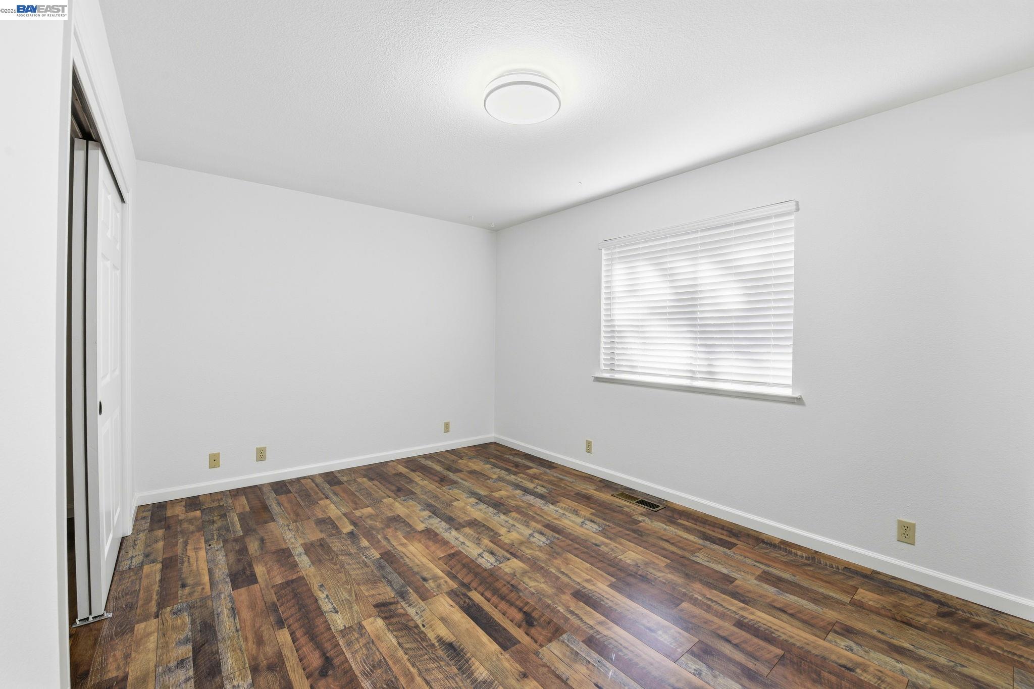 27701 Evelyn Ct