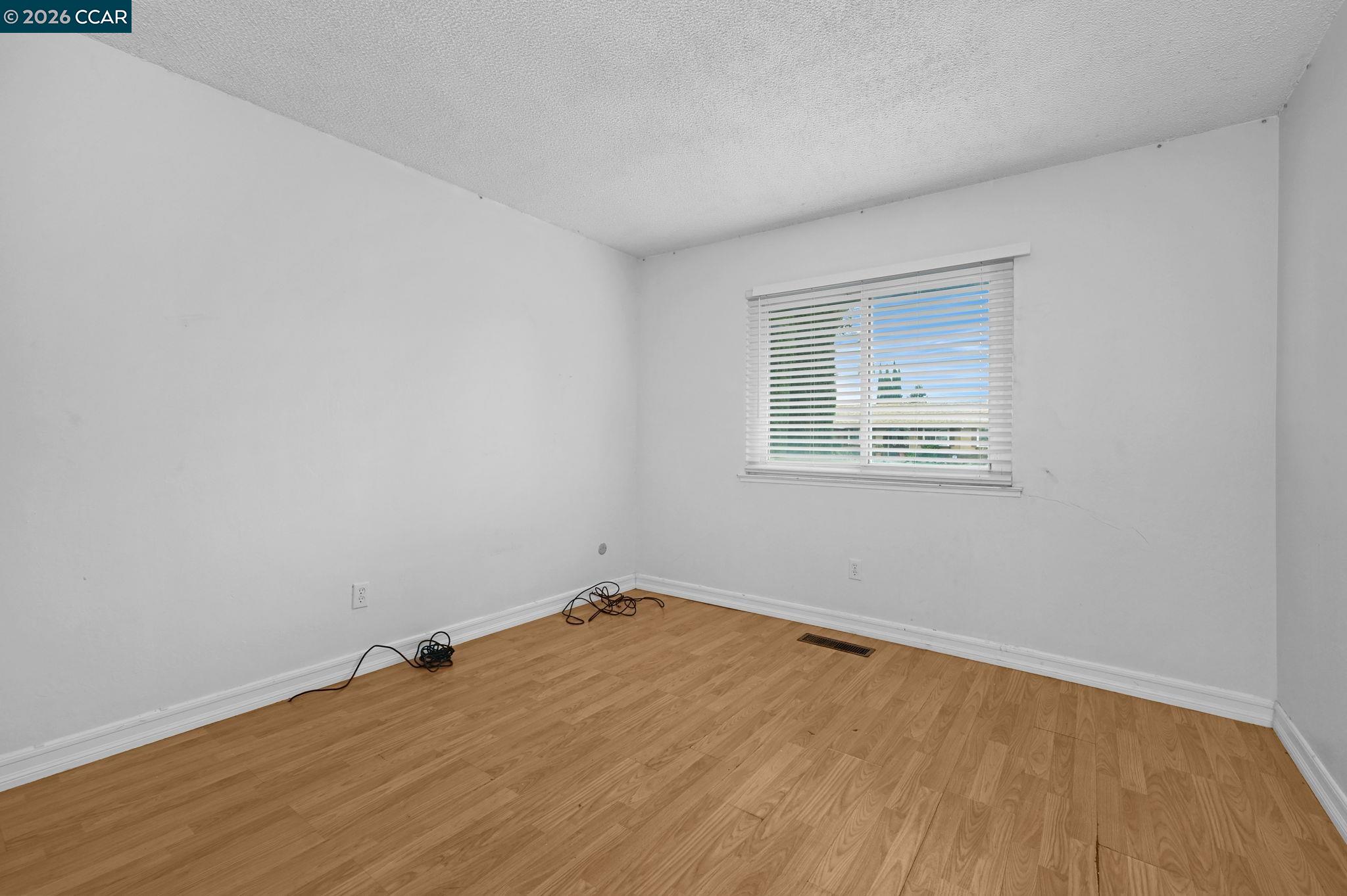 1593 Norine Dr