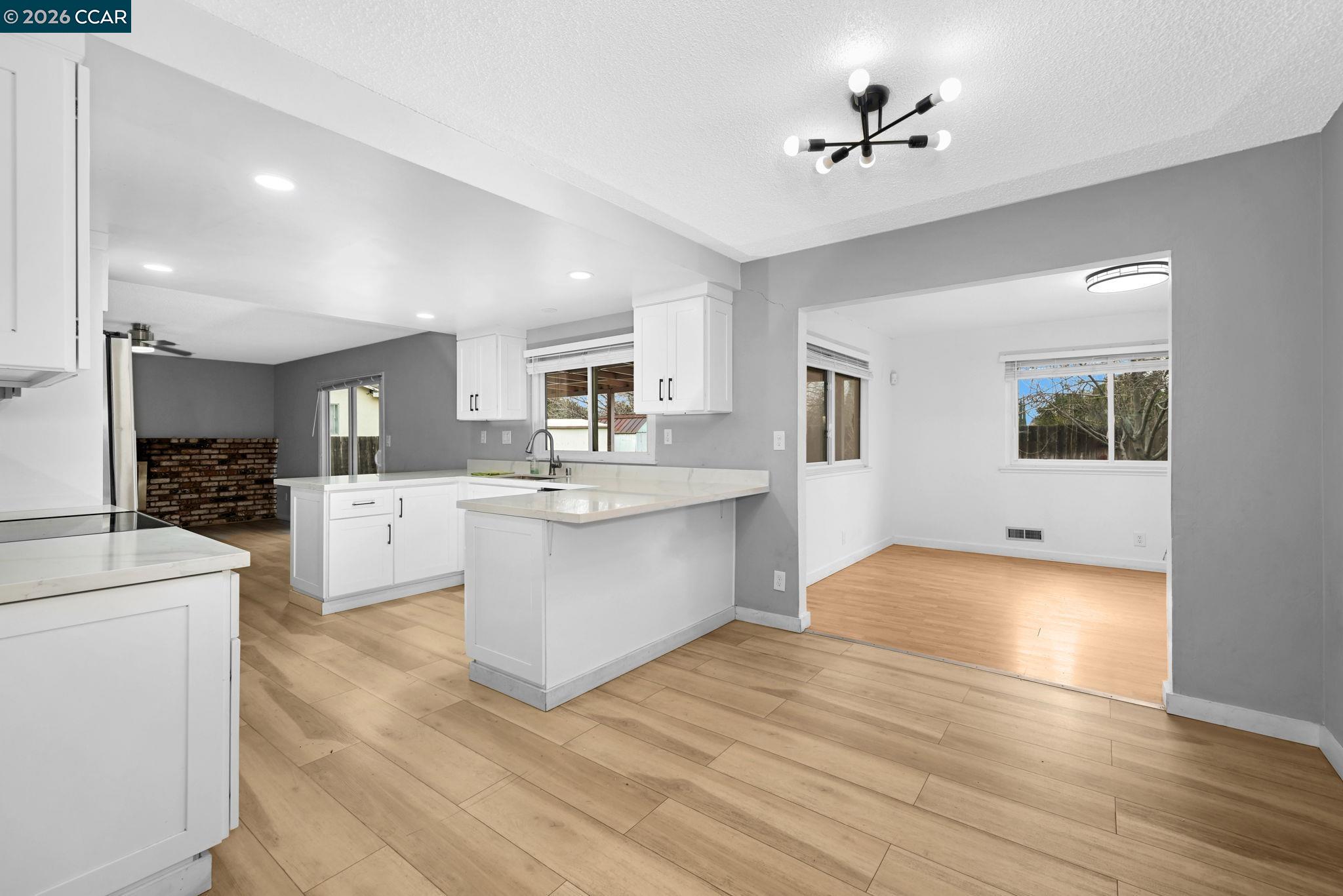 1593 Norine Dr