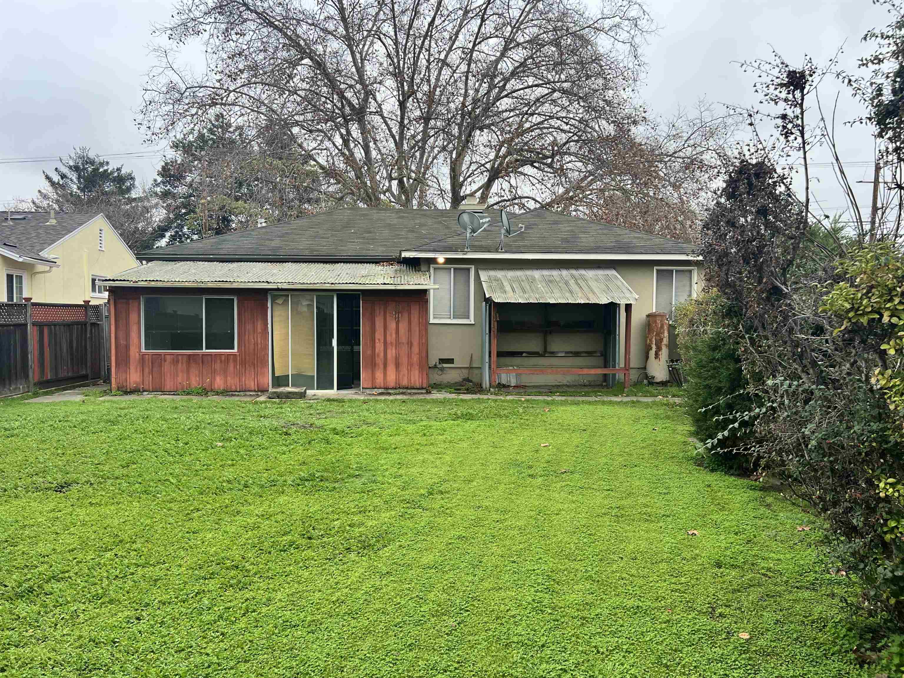745 Hacienda Ave