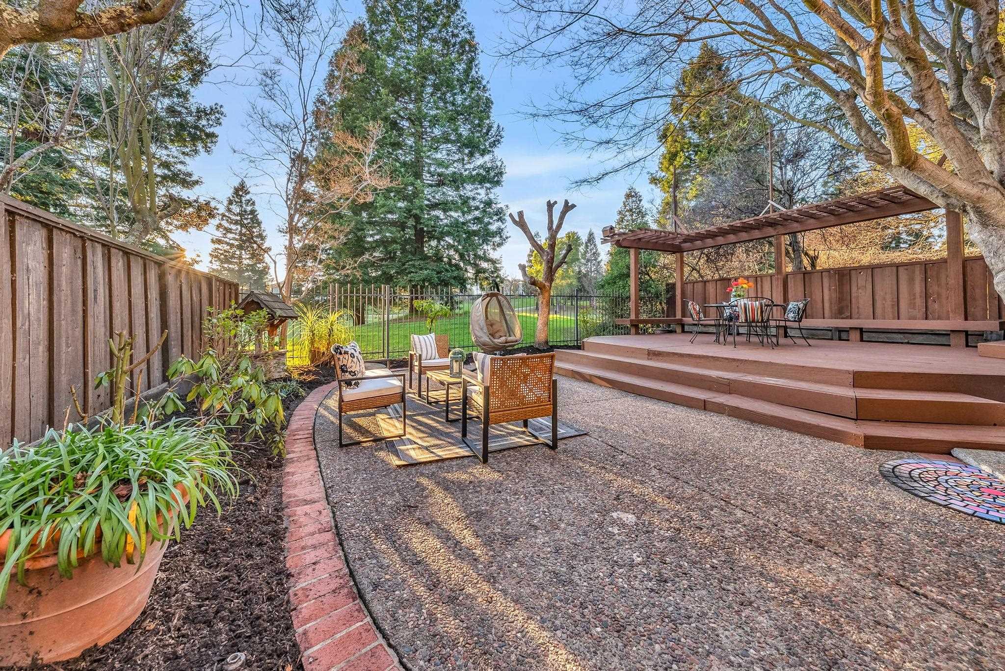 2020 Canyon Lakes Dr