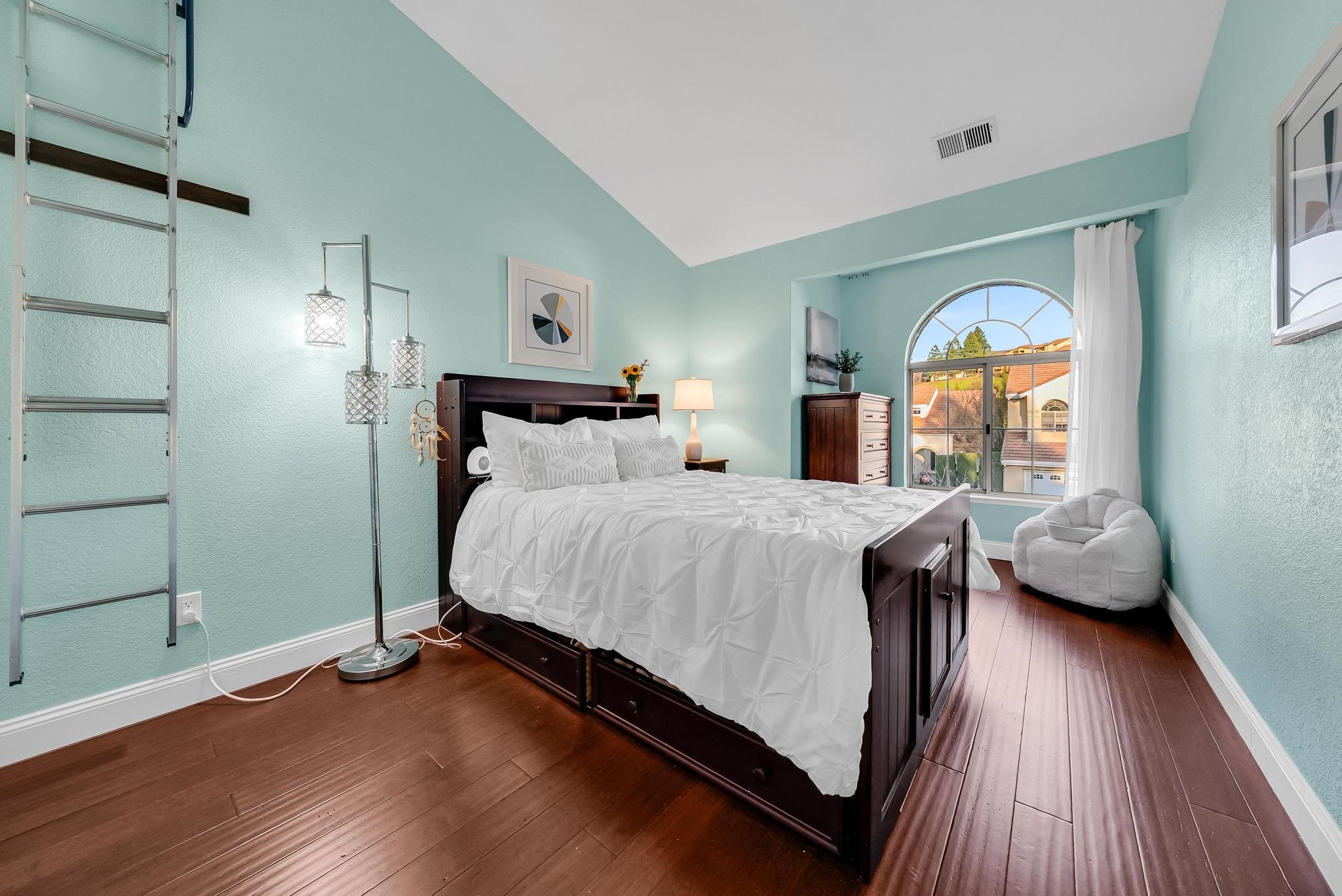 2020 Canyon Lakes Dr