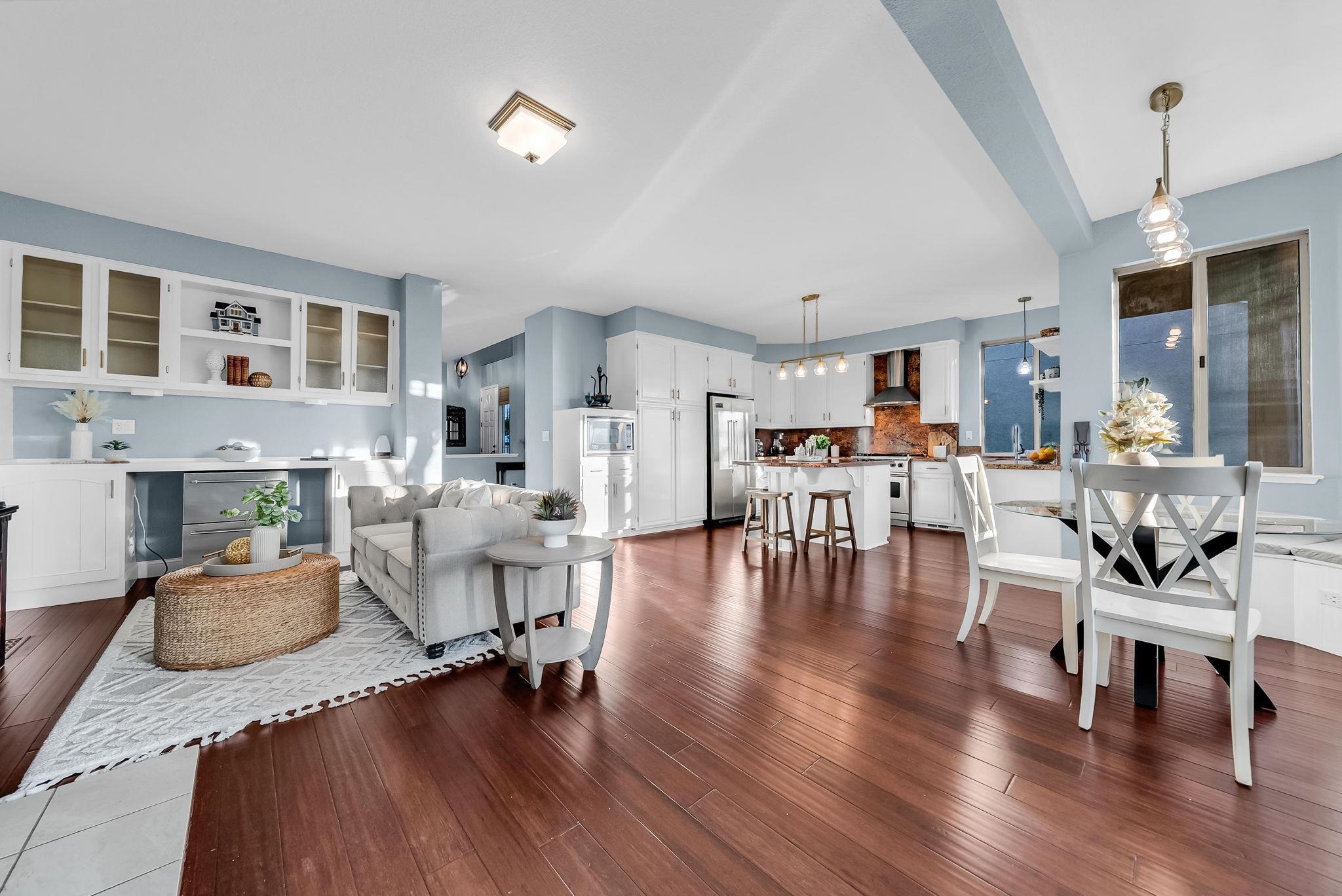 2020 Canyon Lakes Dr