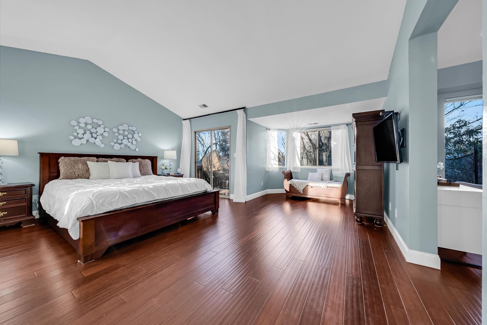 2020 Canyon Lakes Dr