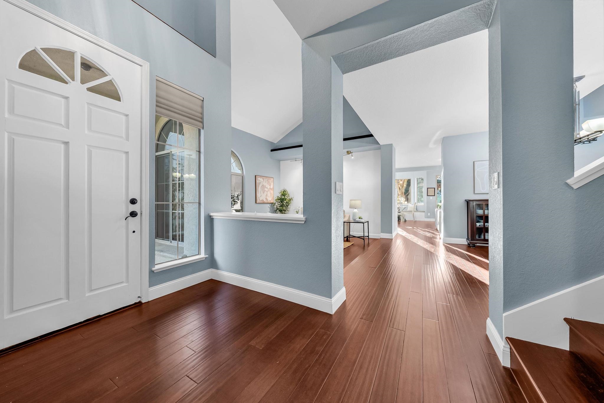 2020 Canyon Lakes Dr