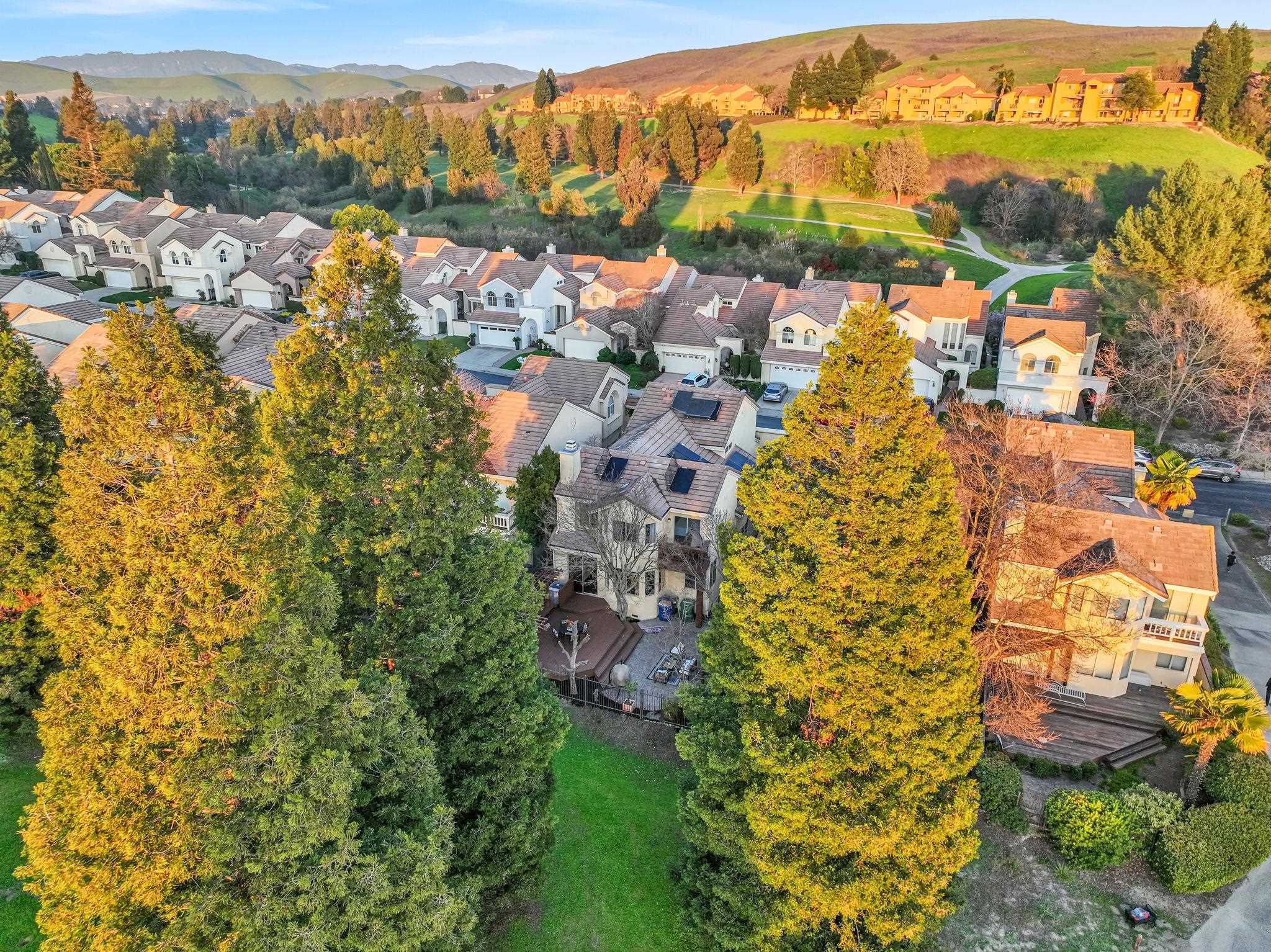 2020 Canyon Lakes Dr