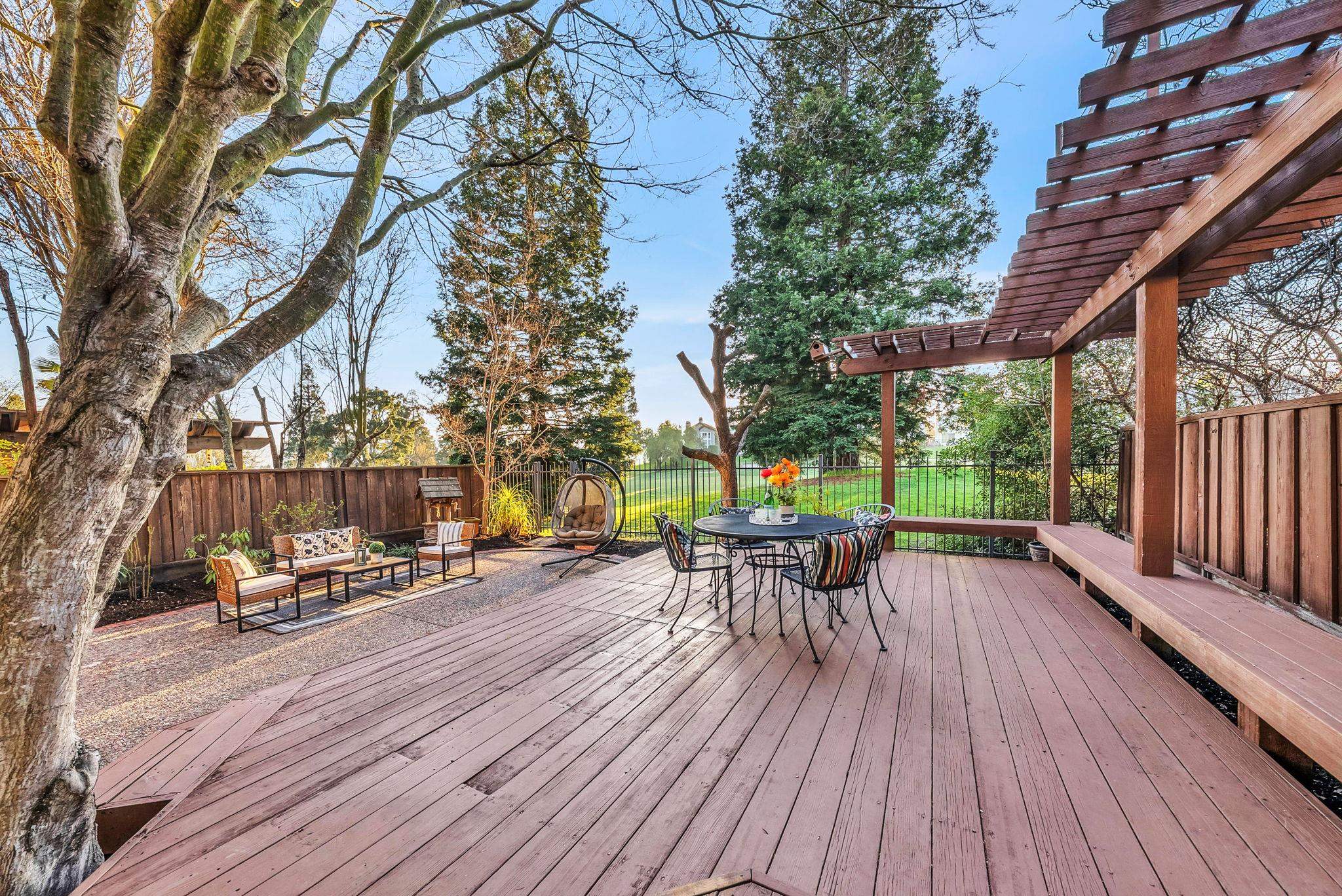 2020 Canyon Lakes Dr