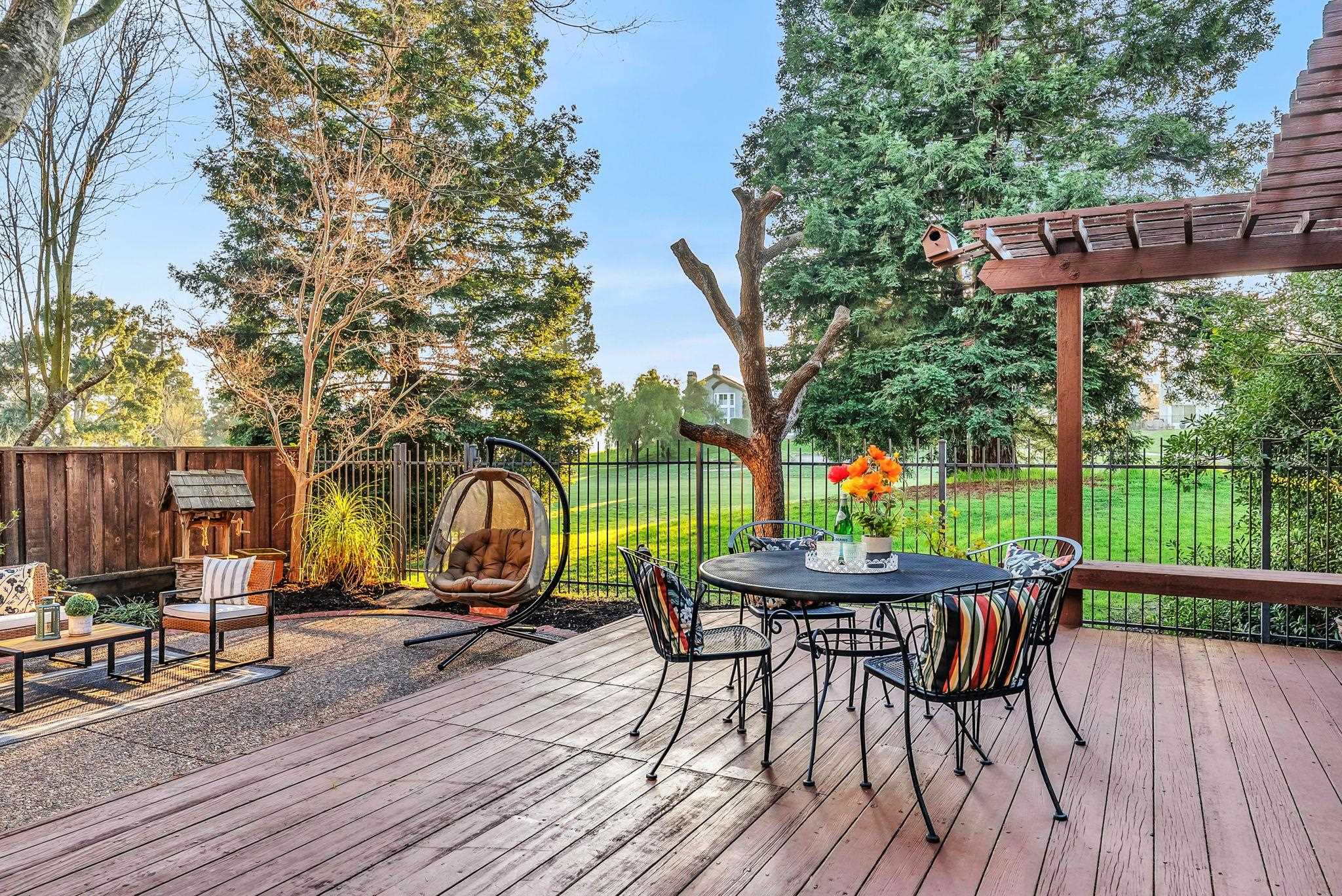 2020 Canyon Lakes Dr