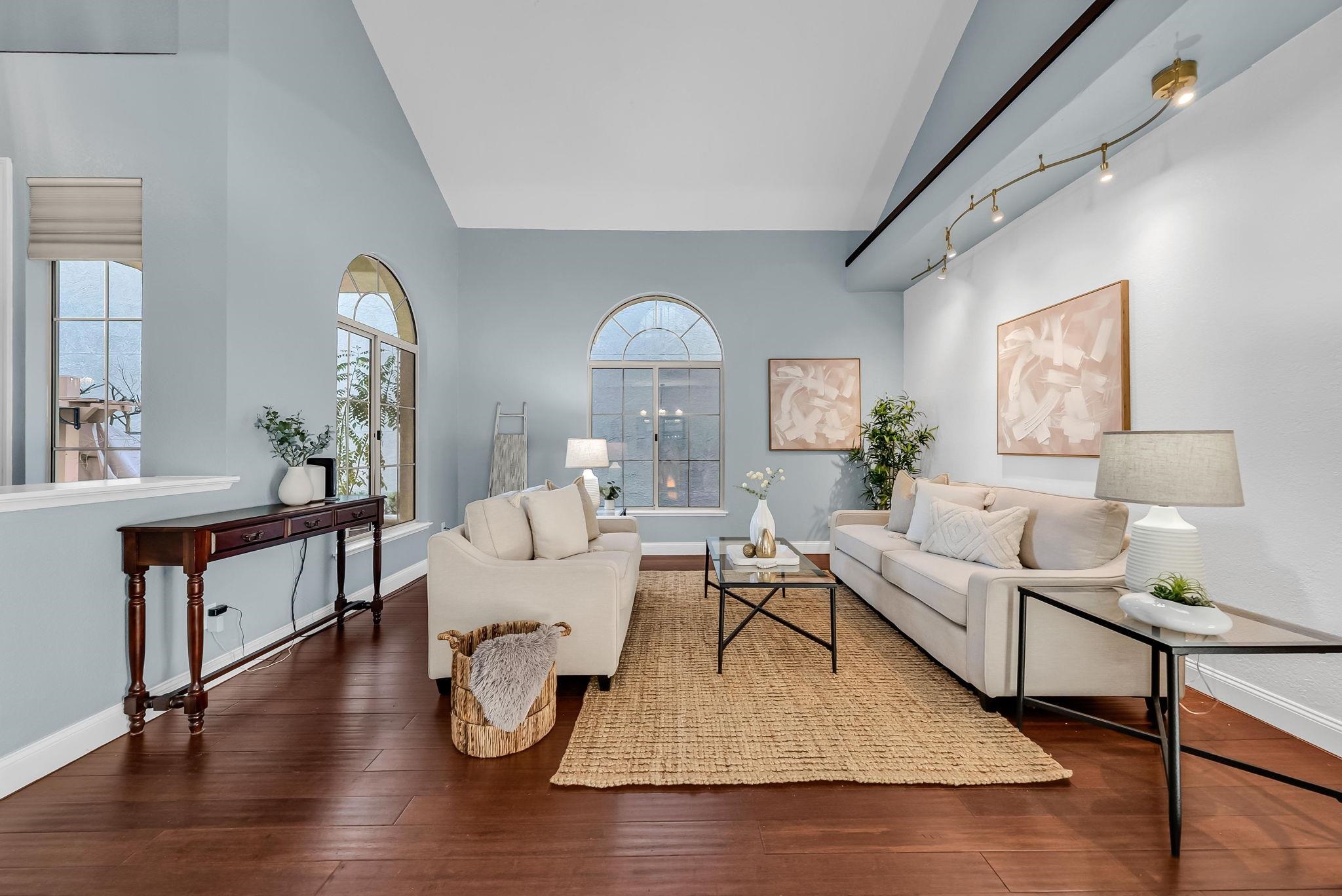 2020 Canyon Lakes Dr