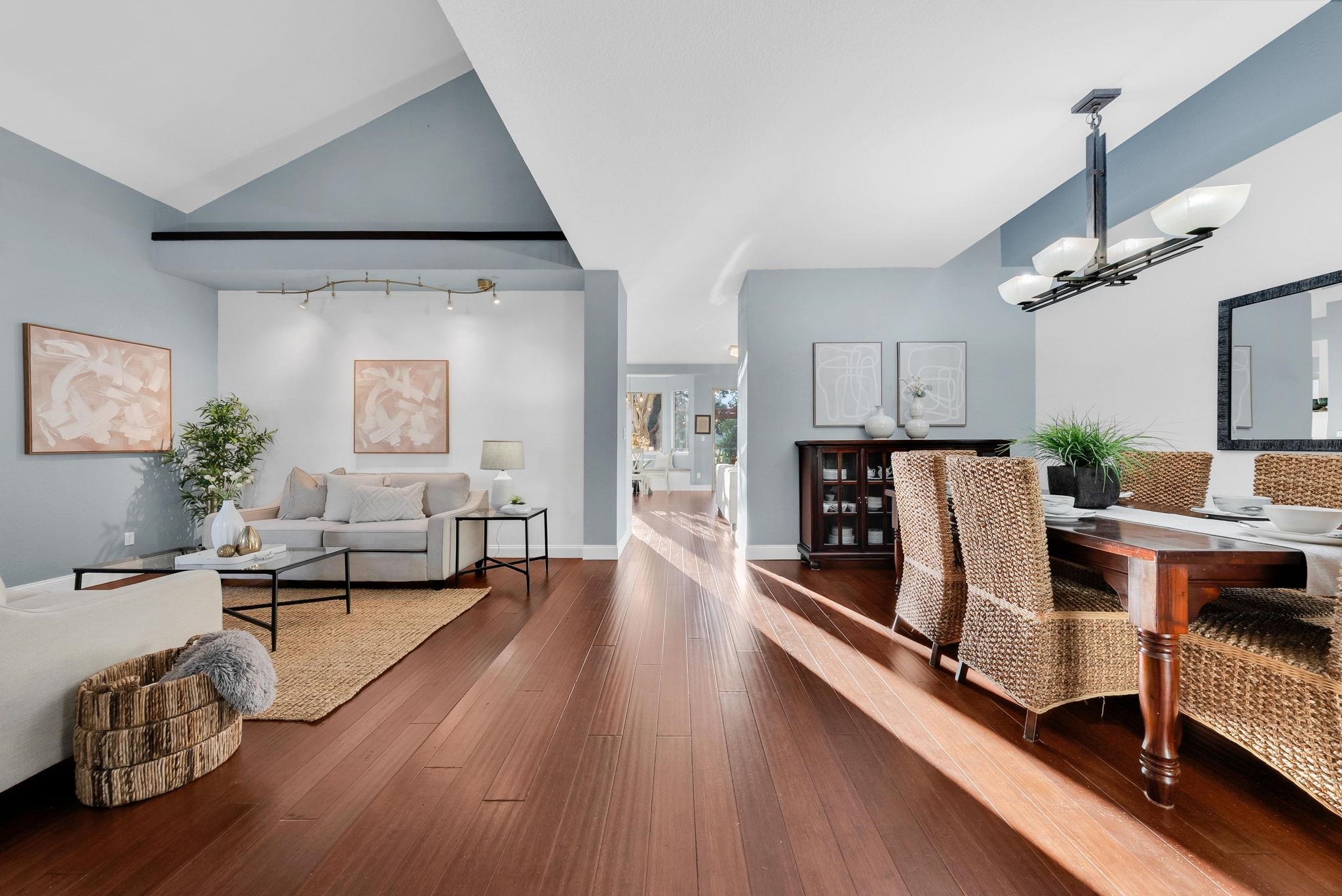 2020 Canyon Lakes Dr