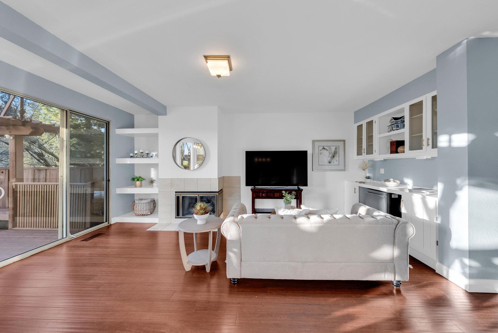 2020 Canyon Lakes Dr